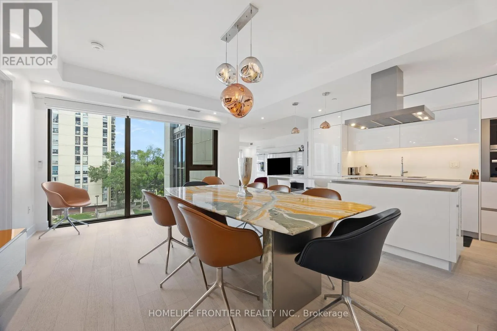 401 - 6 JACKES AVENUE