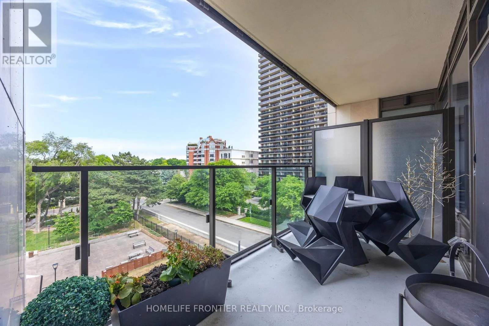 401 - 6 JACKES AVENUE