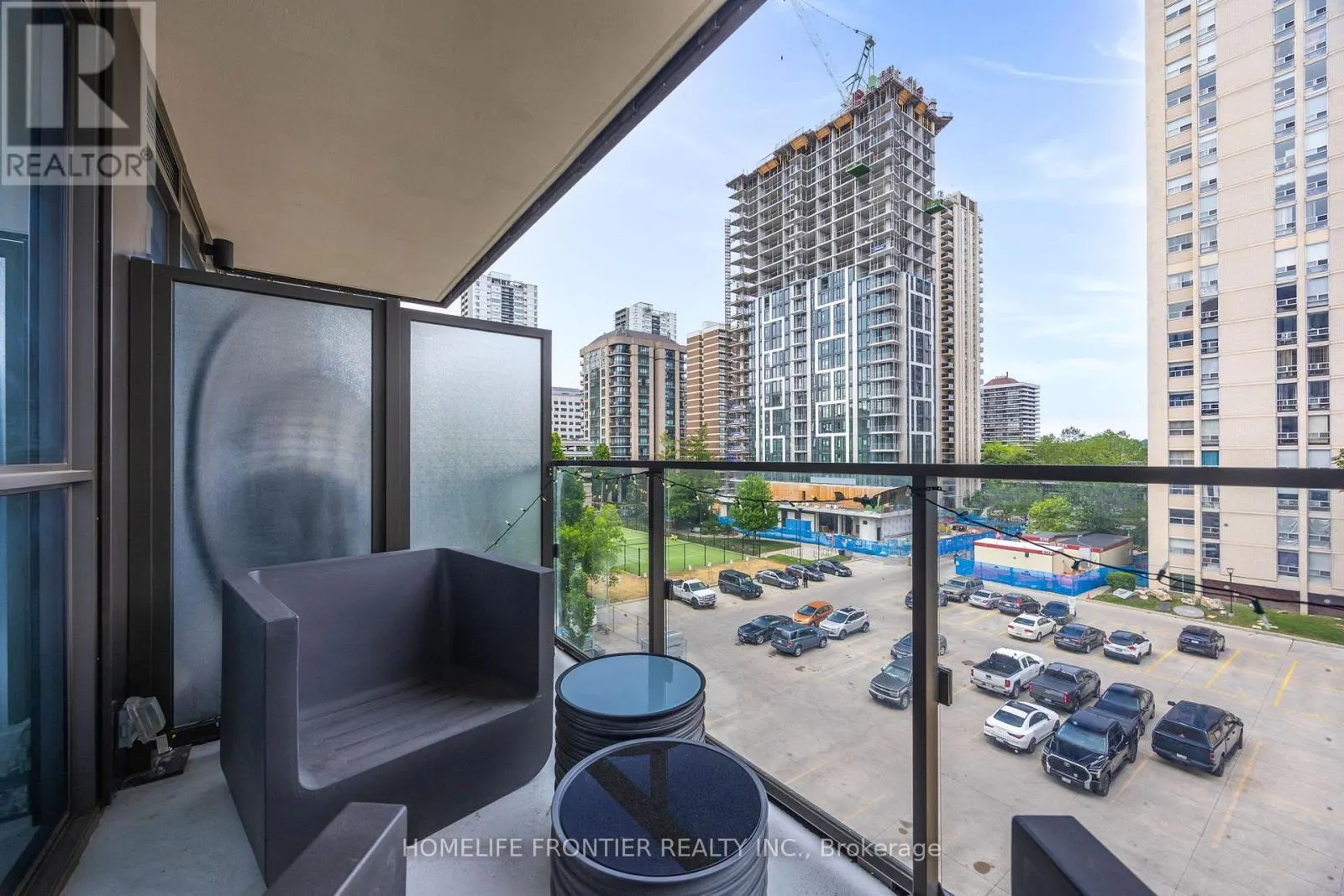 401 - 6 JACKES AVENUE