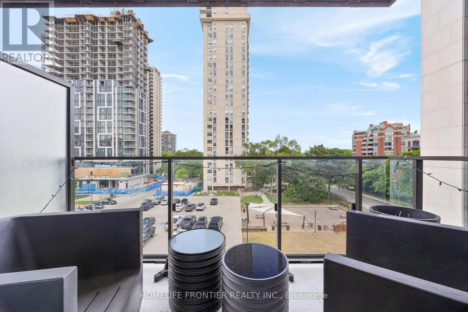 401 - 6 JACKES AVENUE