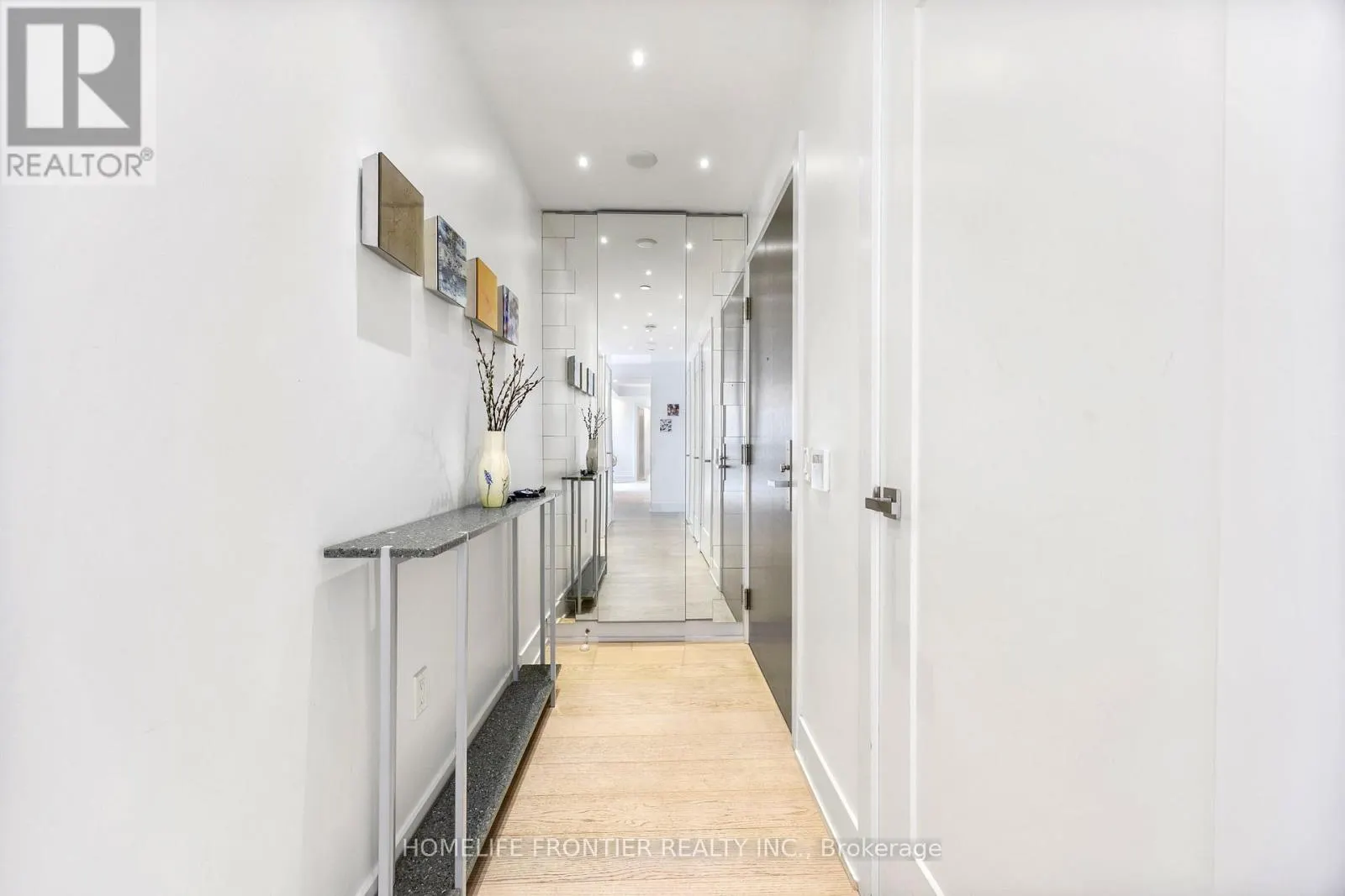 401 - 6 JACKES AVENUE