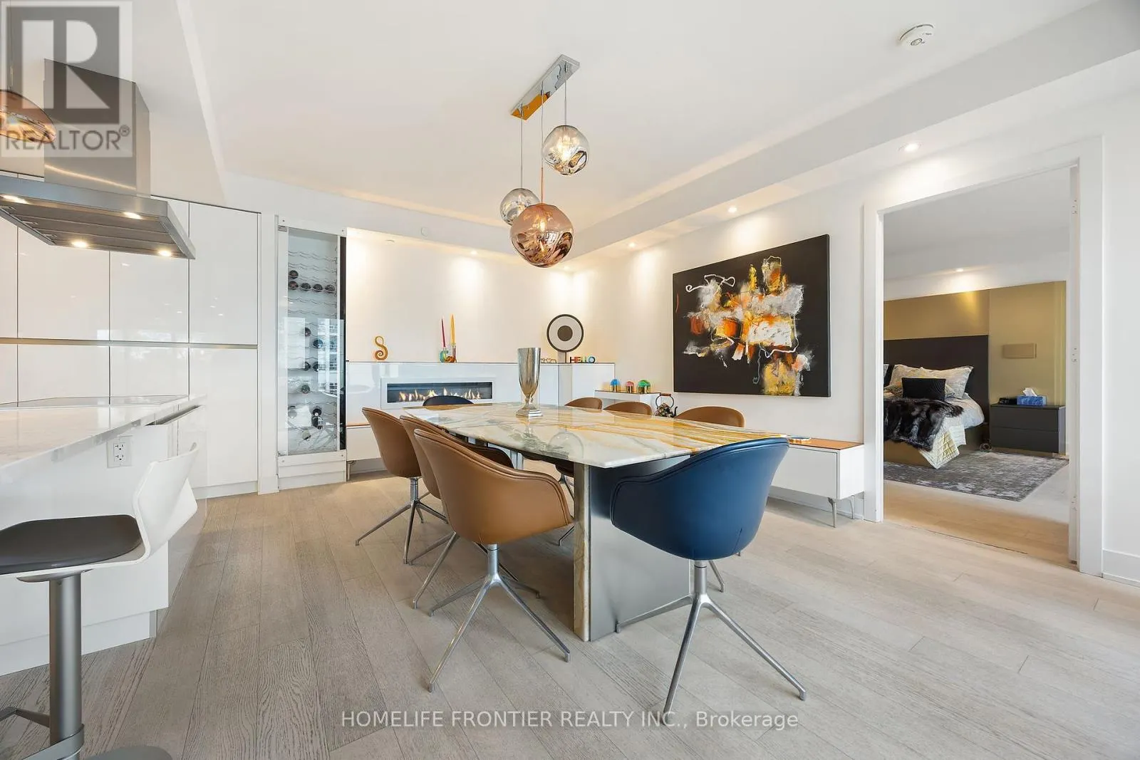 401 - 6 JACKES AVENUE