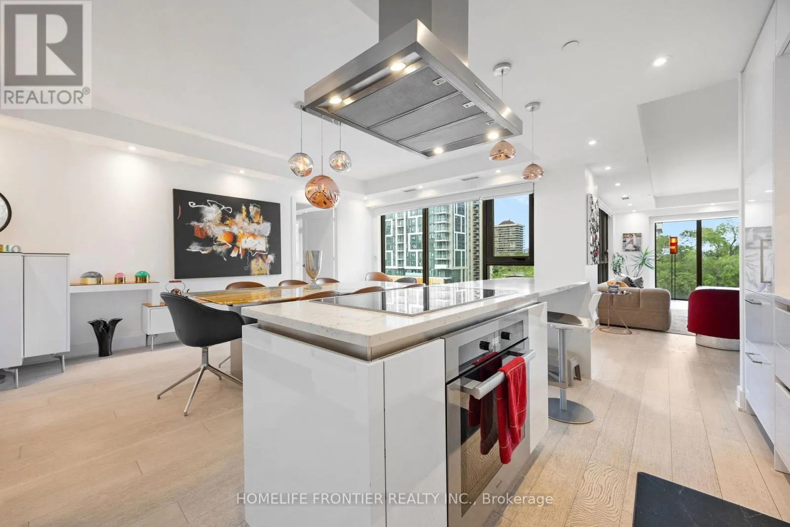401 - 6 JACKES AVENUE