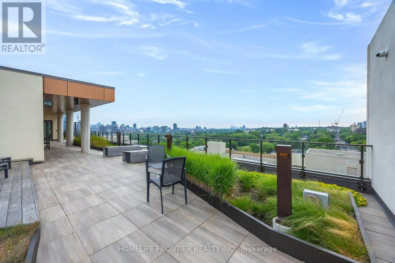 401 - 6 JACKES AVENUE