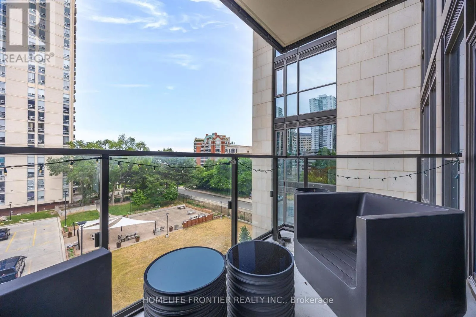 401 - 6 JACKES AVENUE