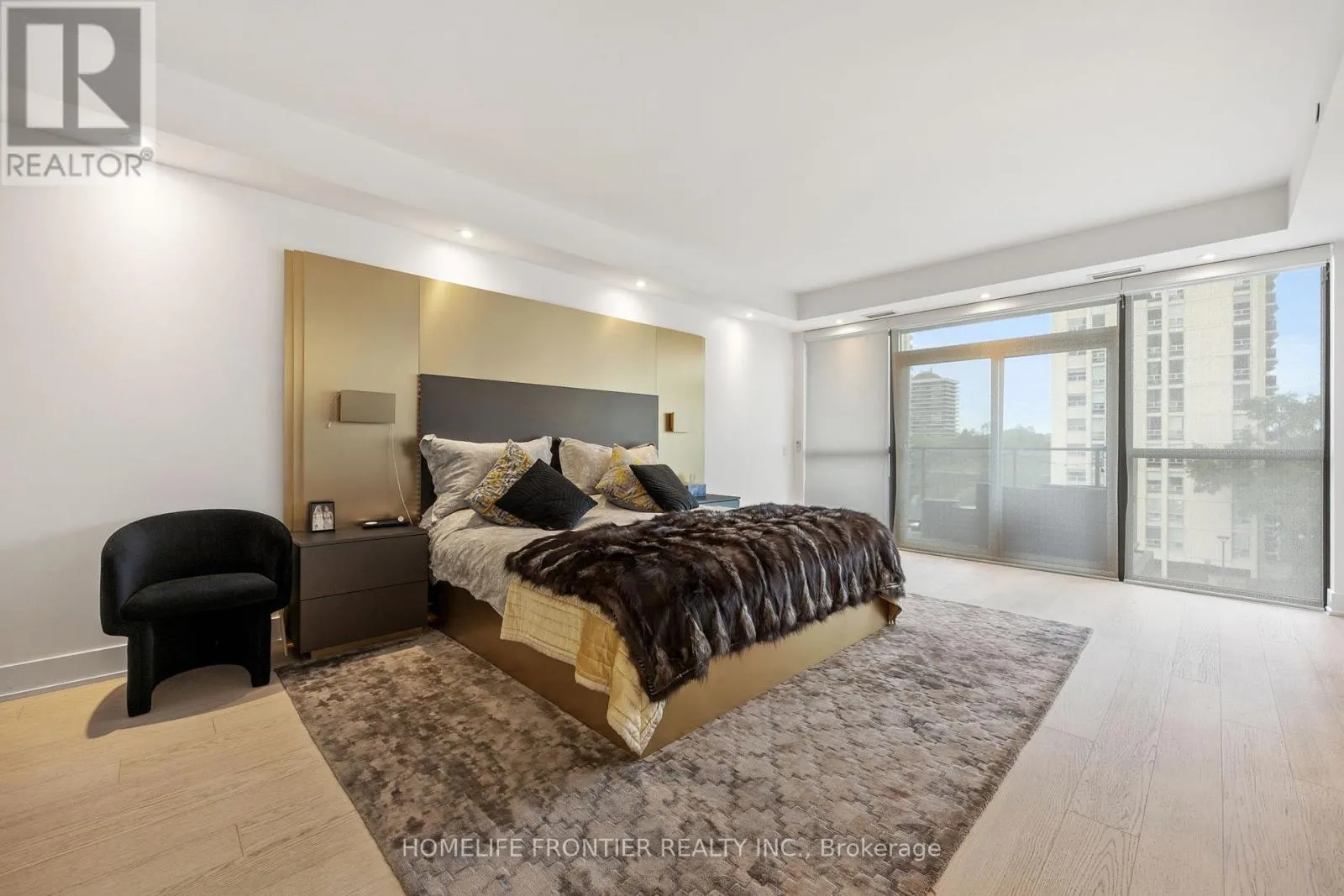 401 - 6 JACKES AVENUE