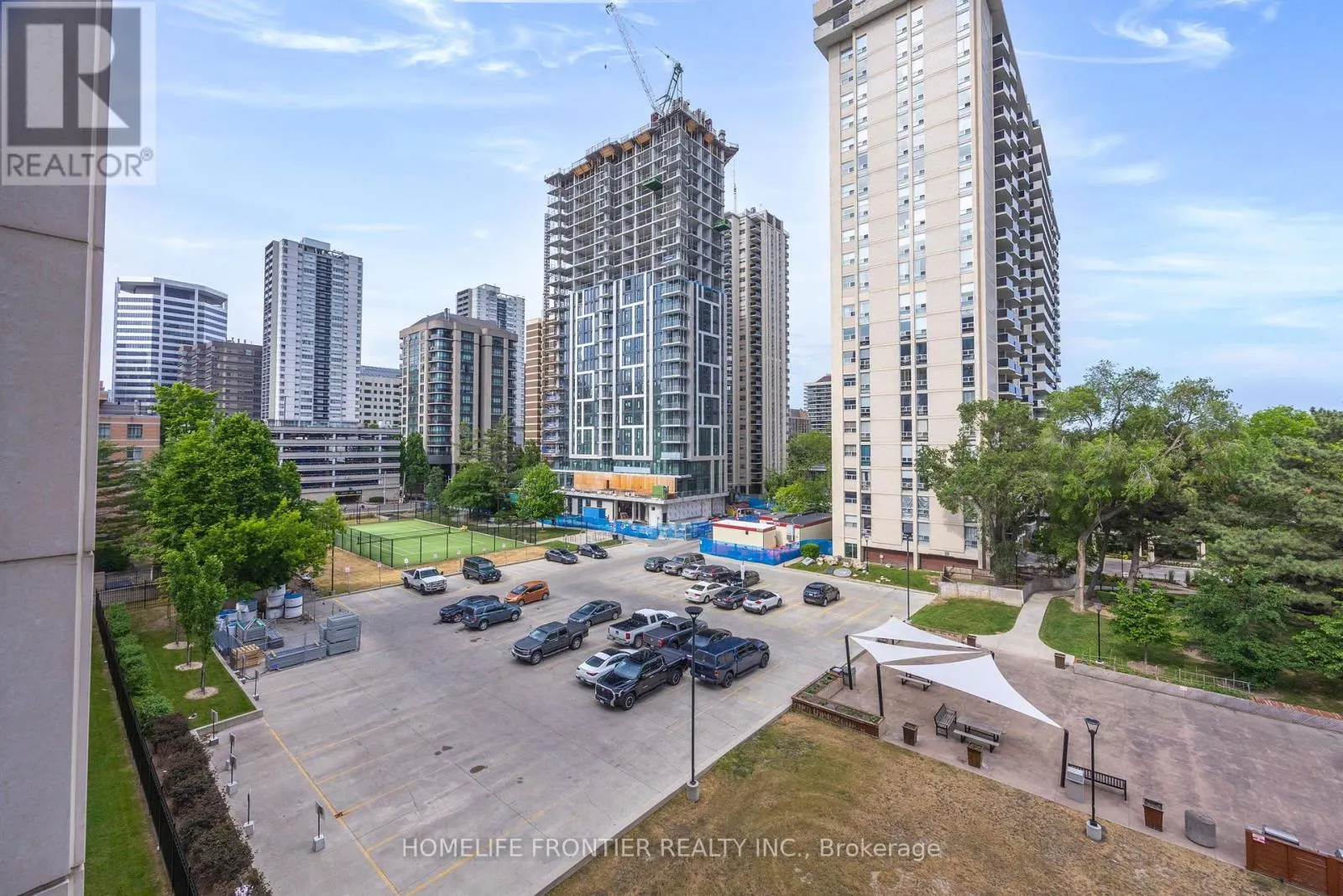 401 - 6 JACKES AVENUE