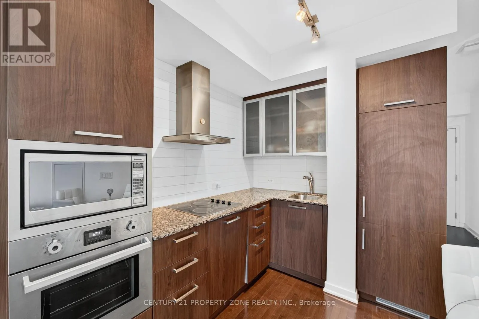 4409 - 14 YORK STREET