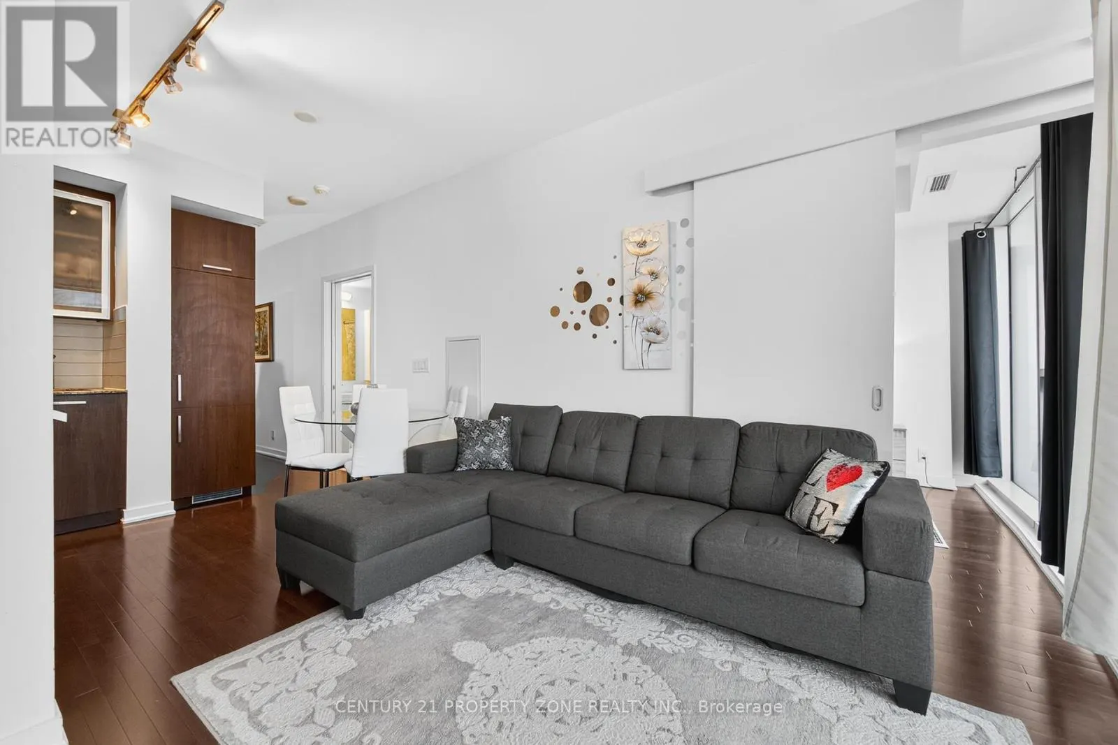 4409 - 14 YORK STREET