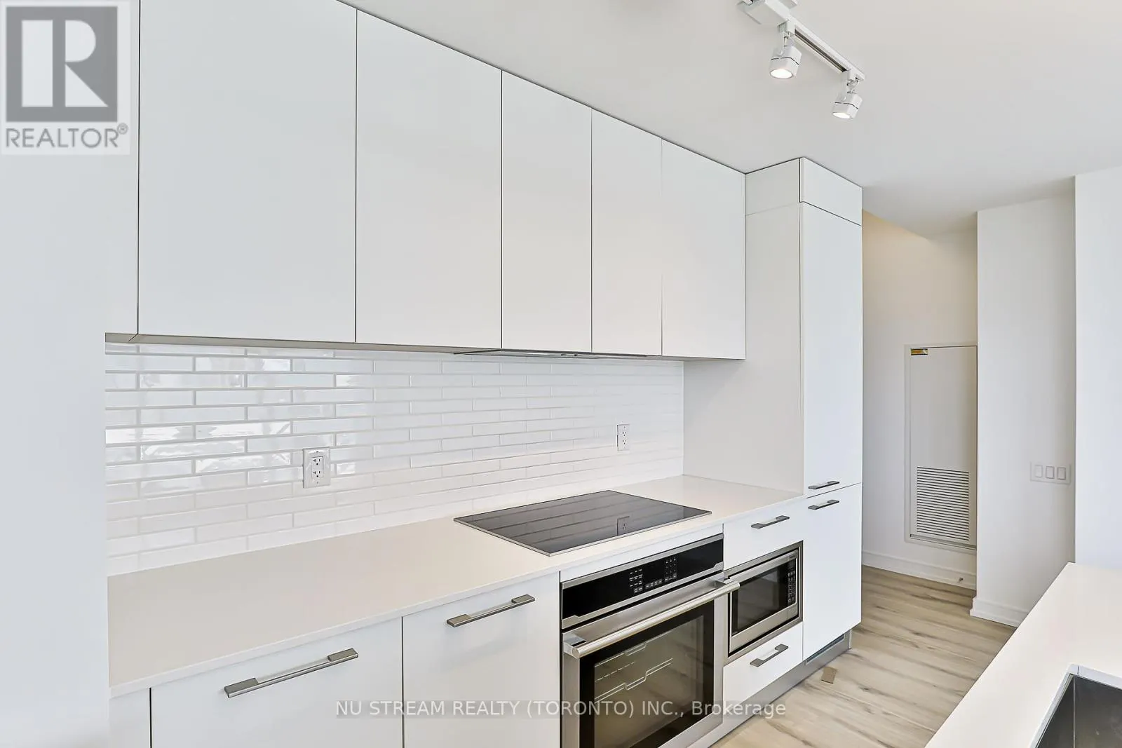 4202 - 3 GLOUCESTER STREET