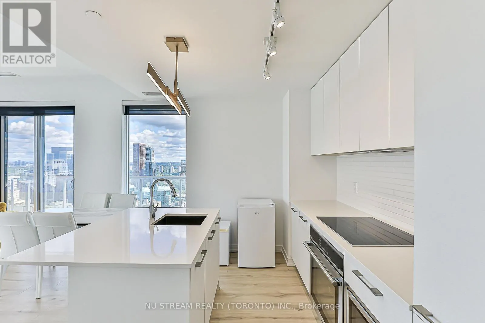 4202 - 3 GLOUCESTER STREET