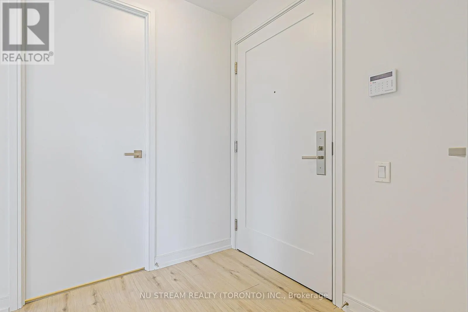 4202 - 3 GLOUCESTER STREET