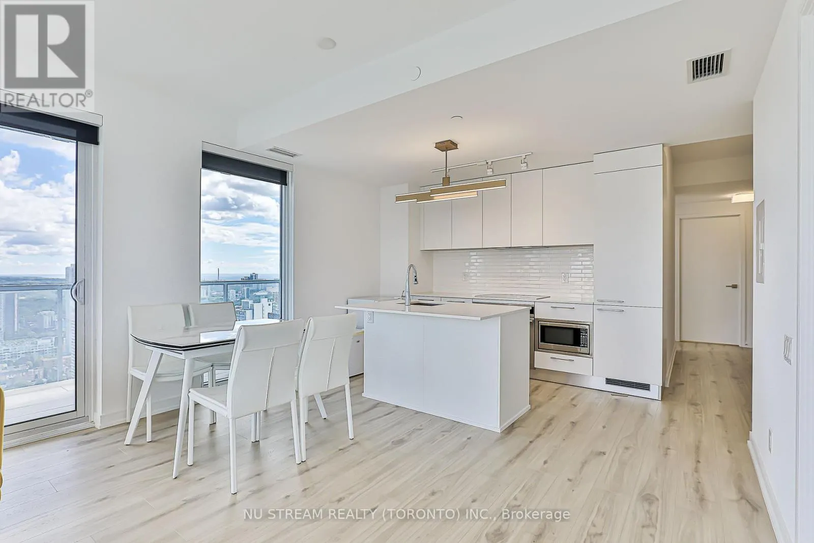 4202 - 3 GLOUCESTER STREET