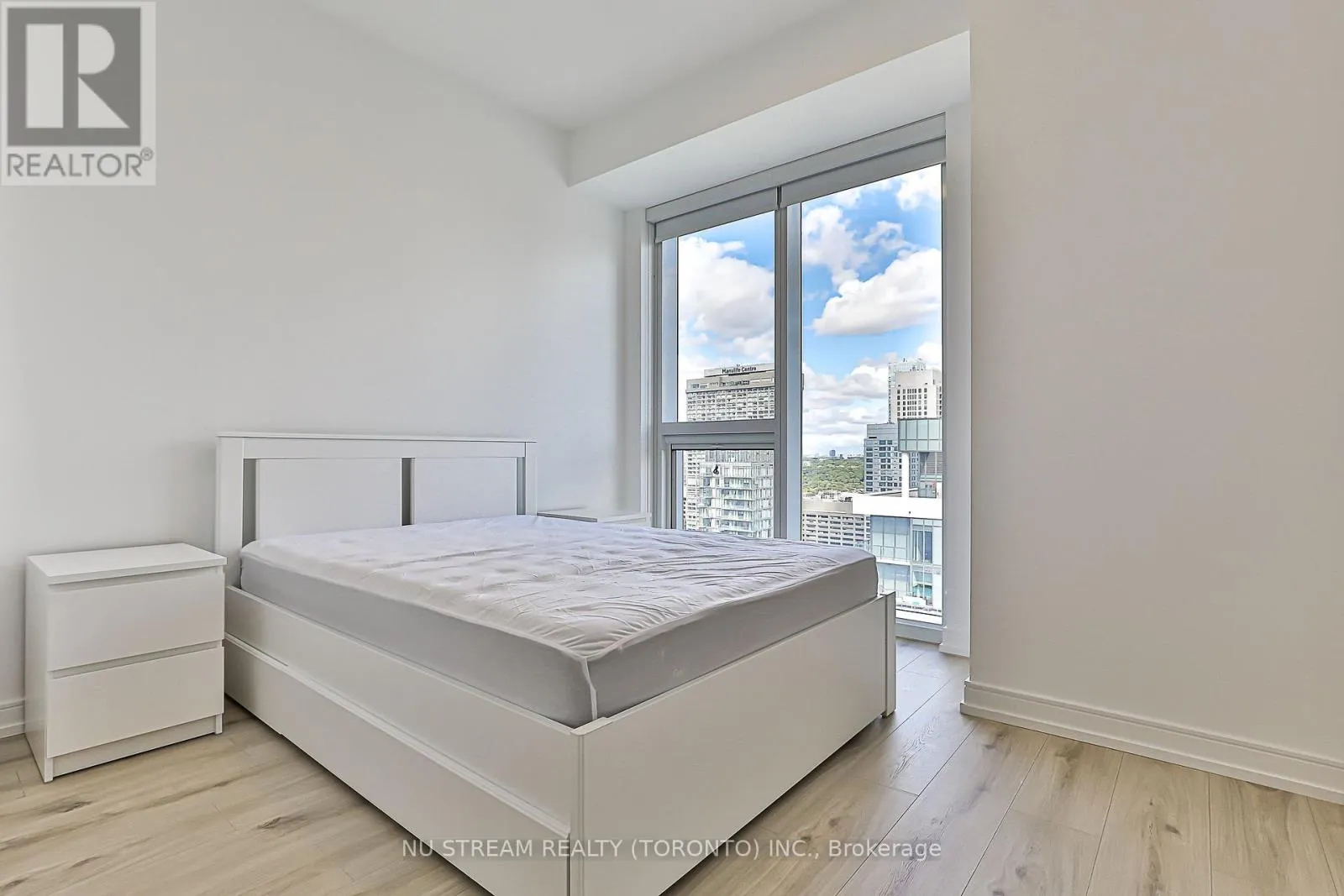 4202 - 3 GLOUCESTER STREET