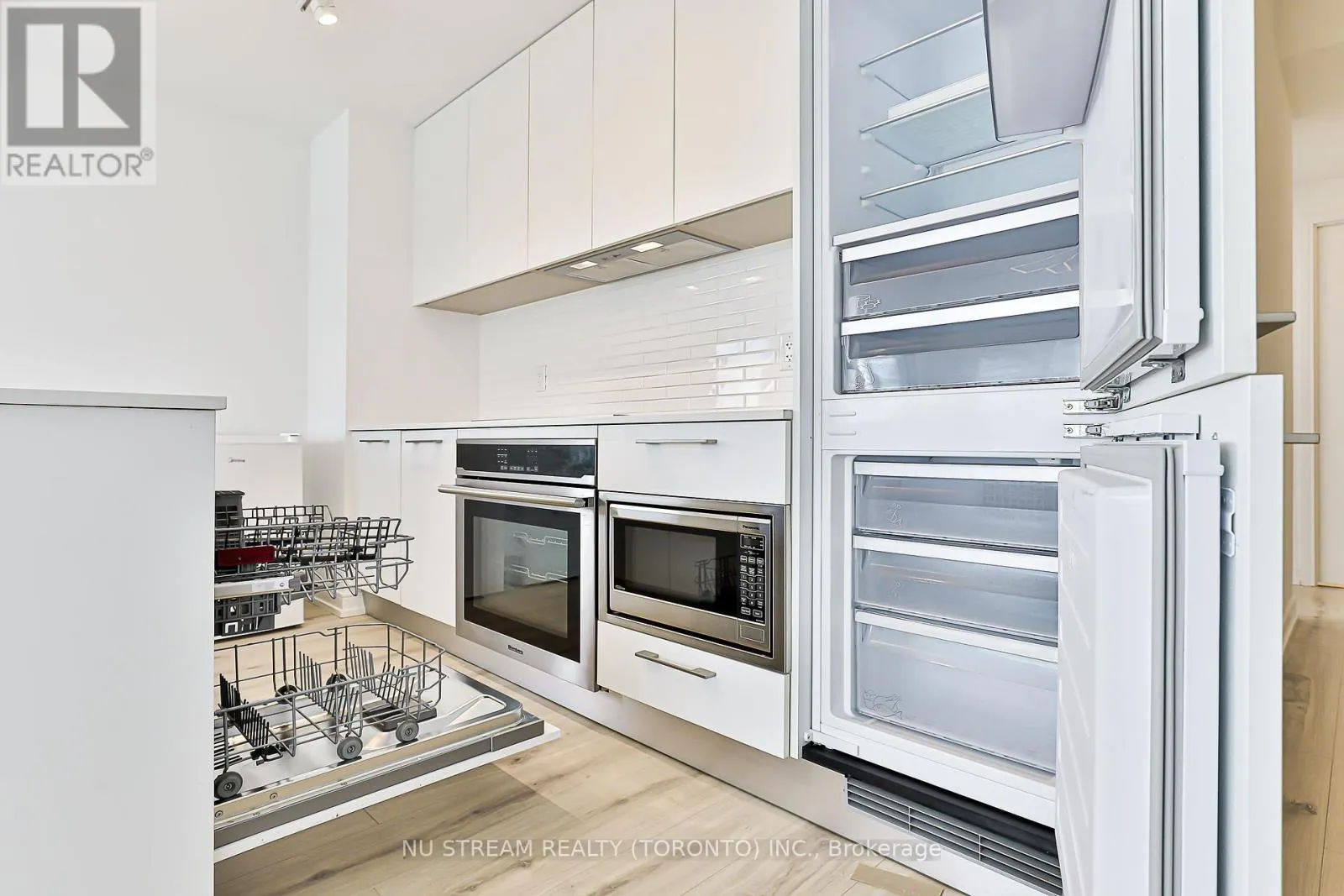 4202 - 3 GLOUCESTER STREET