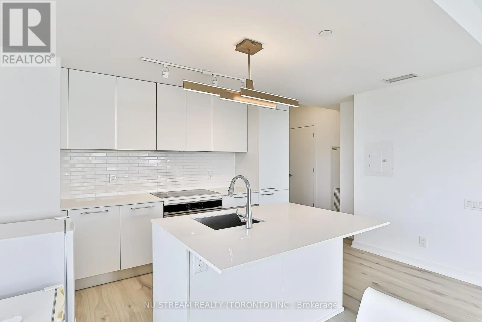 4202 - 3 GLOUCESTER STREET