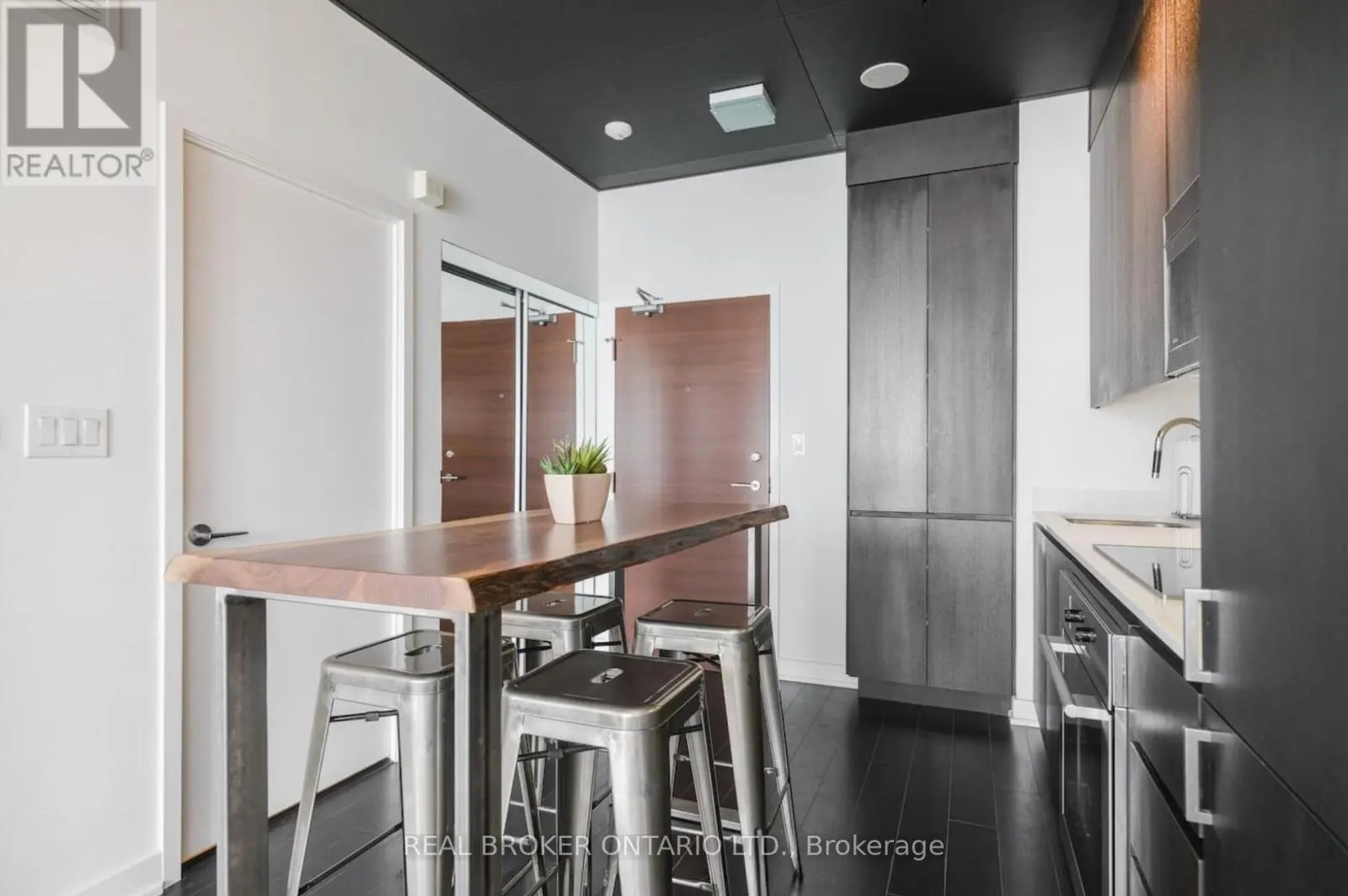 3203 - 15 ICEBOAT TERRACE