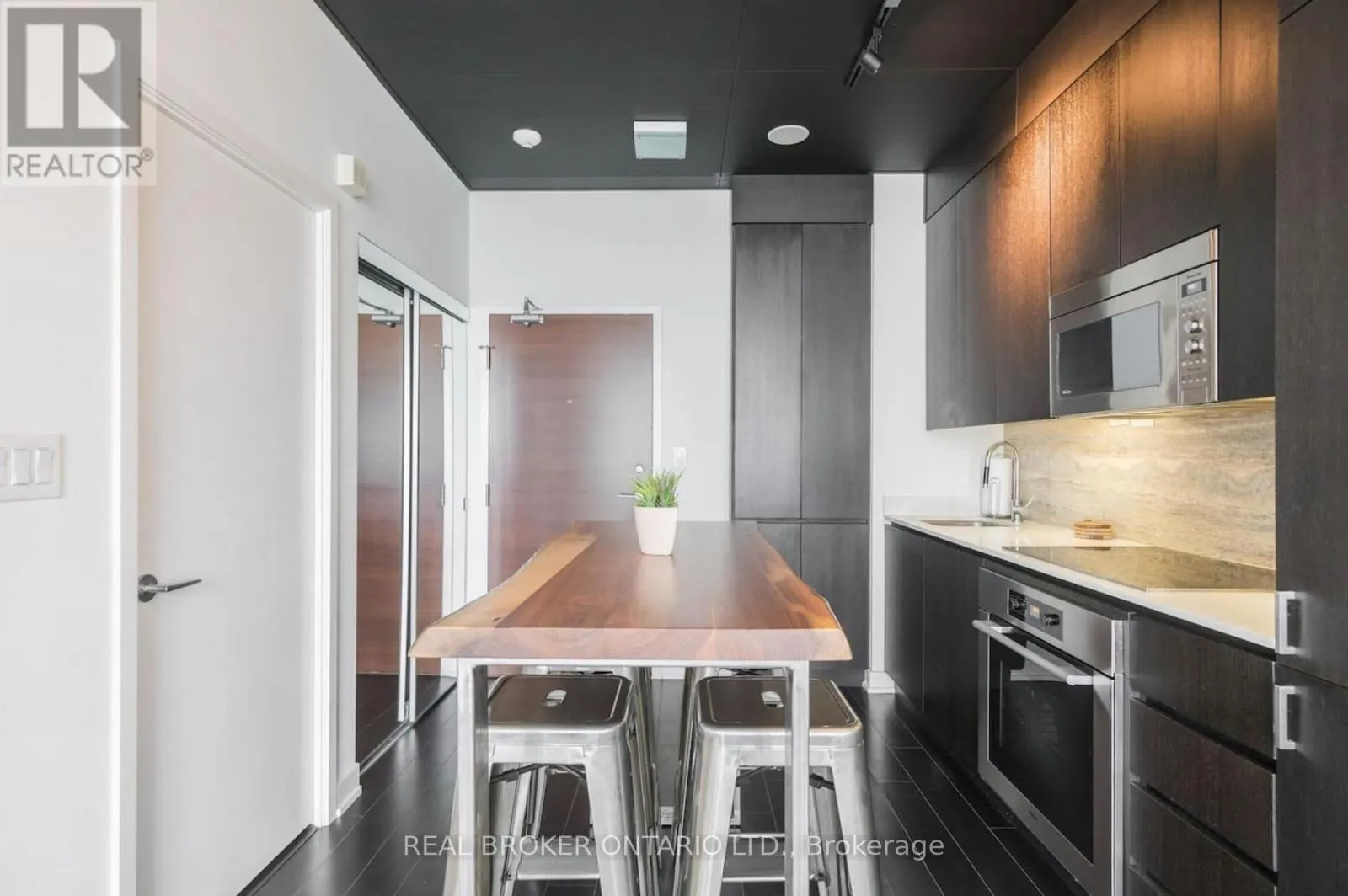 3203 - 15 ICEBOAT TERRACE