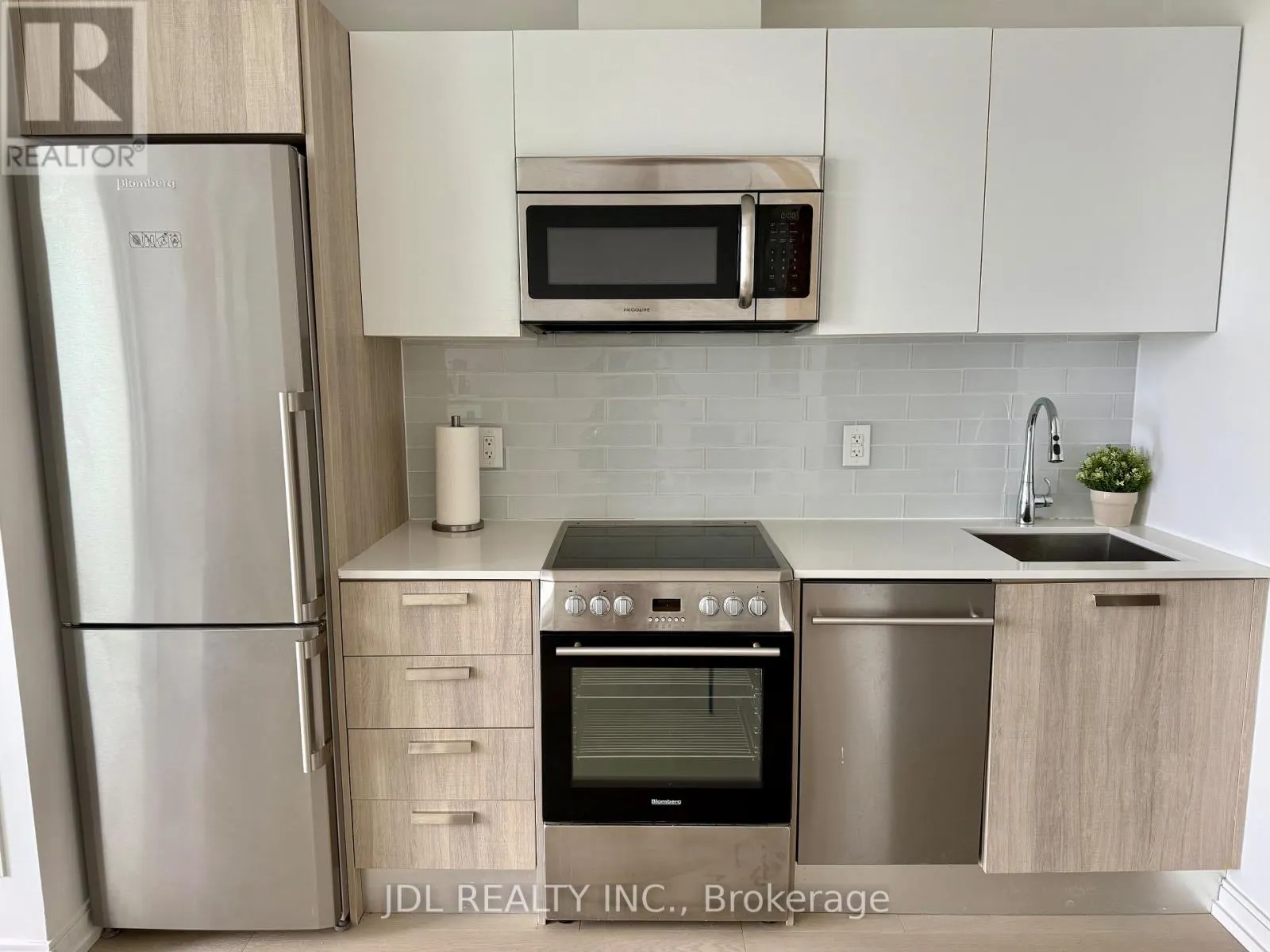 4107 - 42 CHARLES STREET E