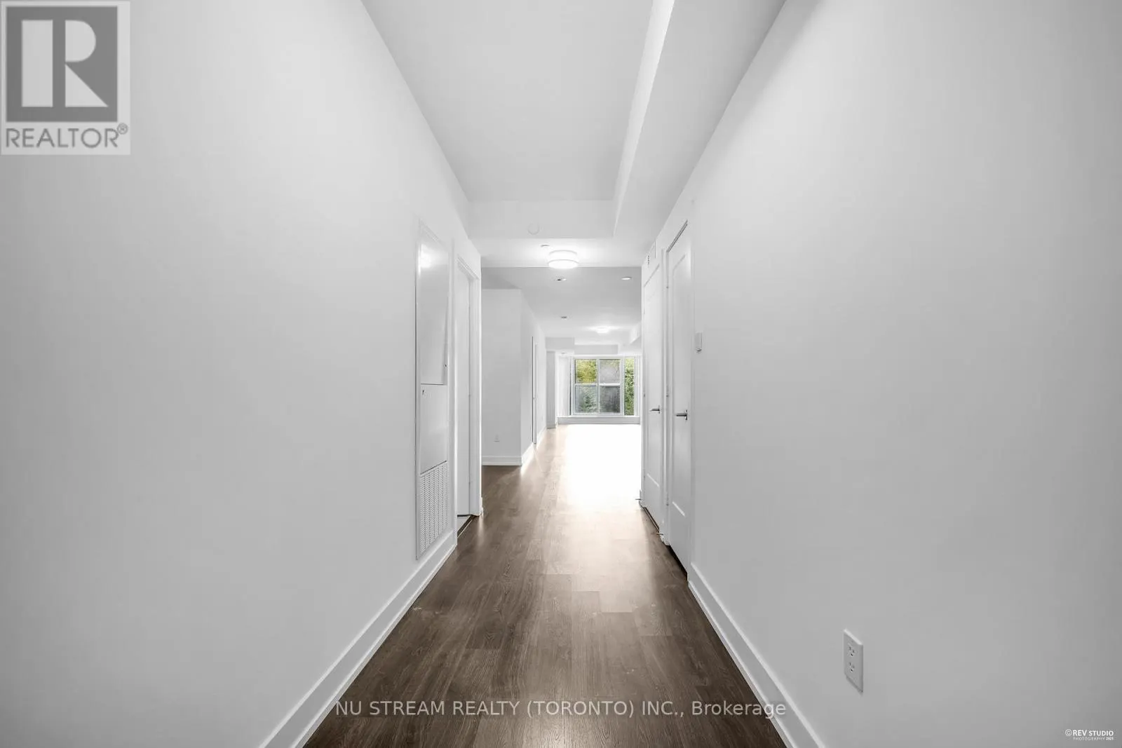 330 - 20 INN ON THE PARK DRIVE