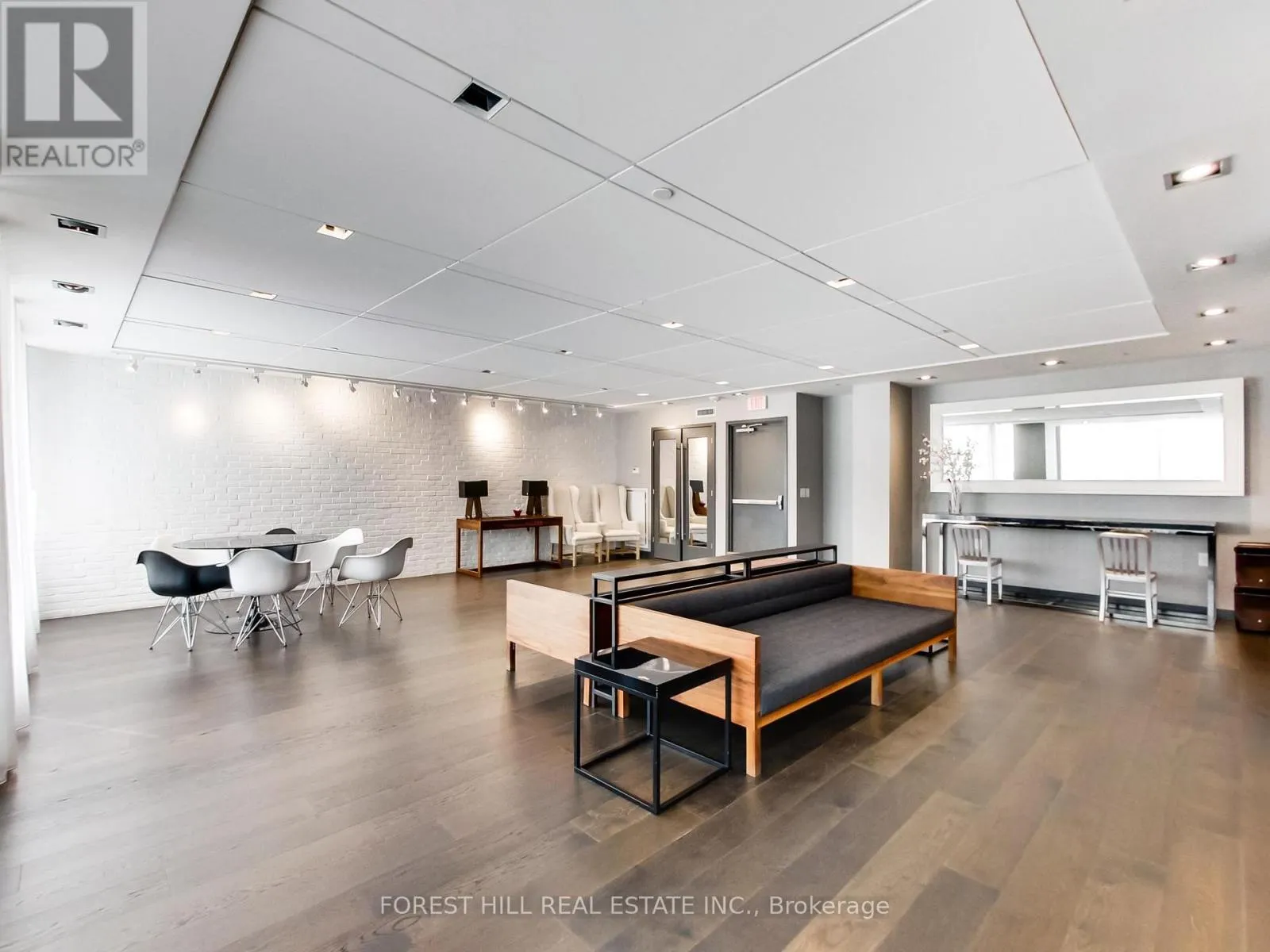 2301 - 210 SIMCOE STREET