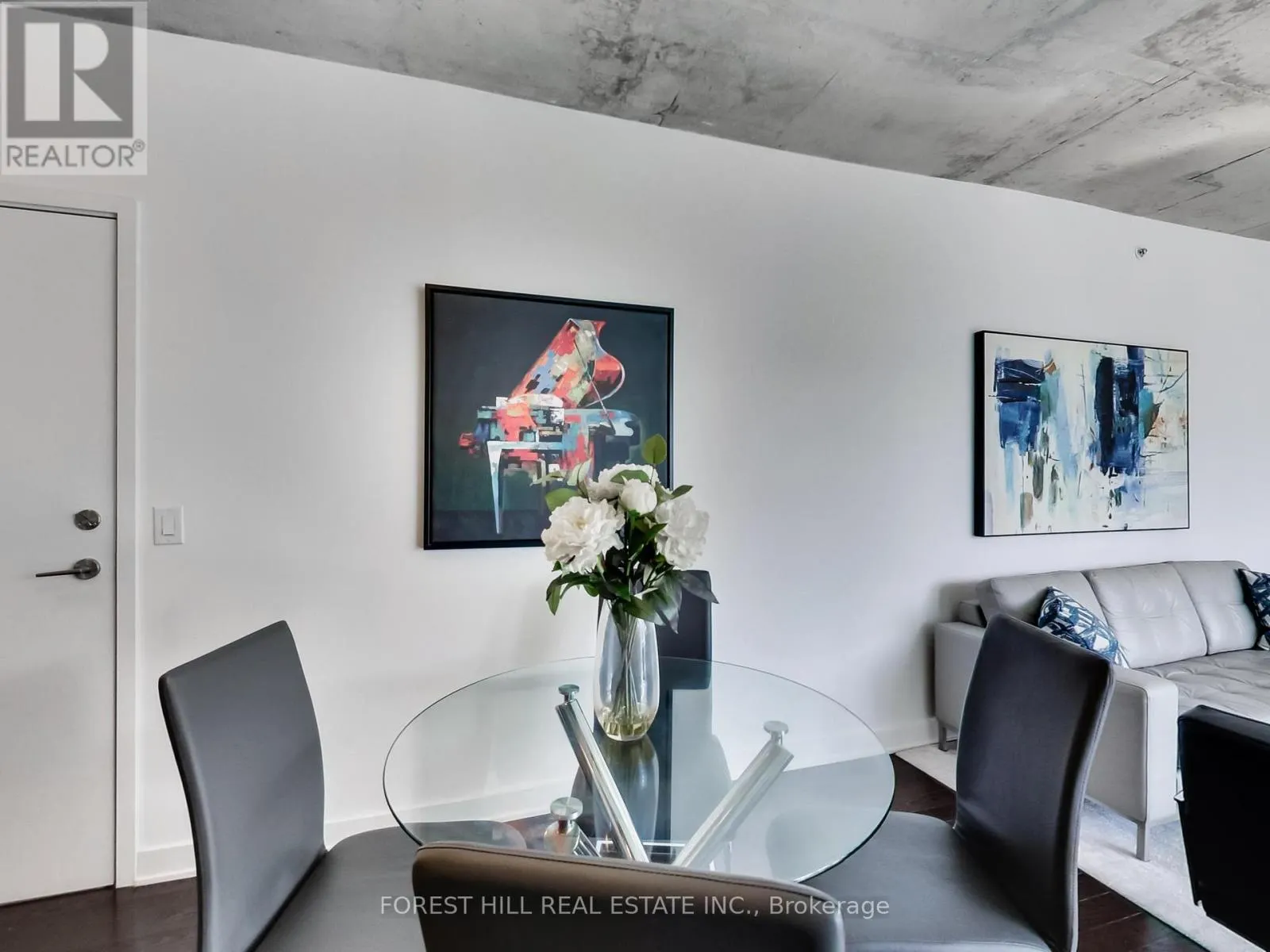 2301 - 210 SIMCOE STREET