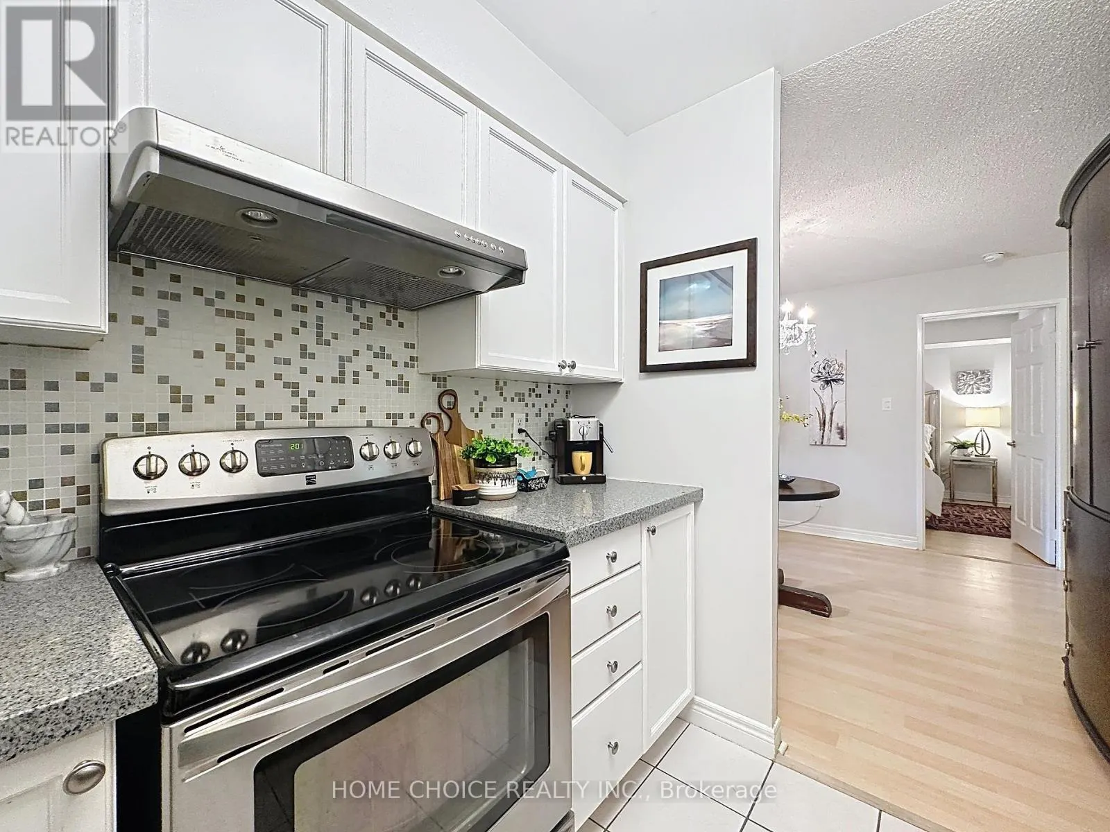 215 - 28 EMPRESS AVENUE
