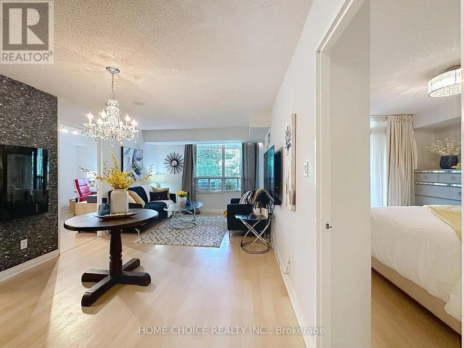 215 - 28 EMPRESS AVENUE