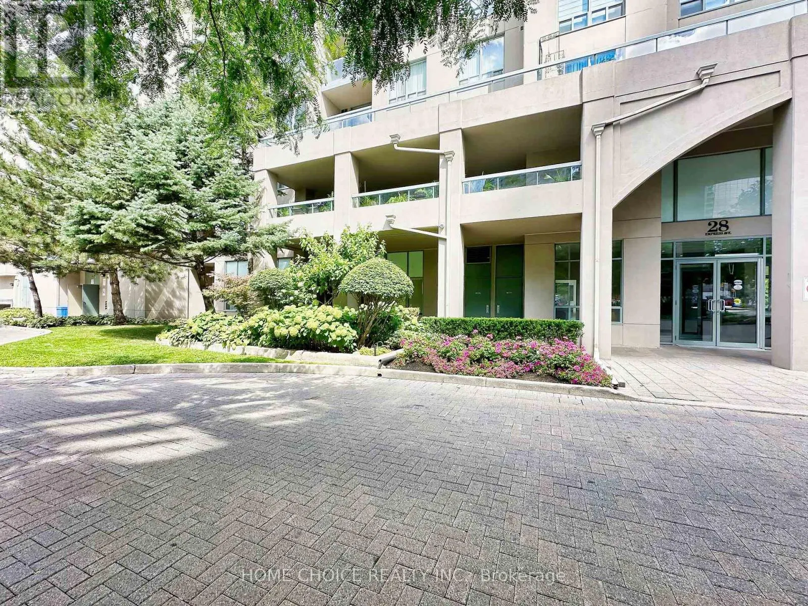 215 - 28 EMPRESS AVENUE