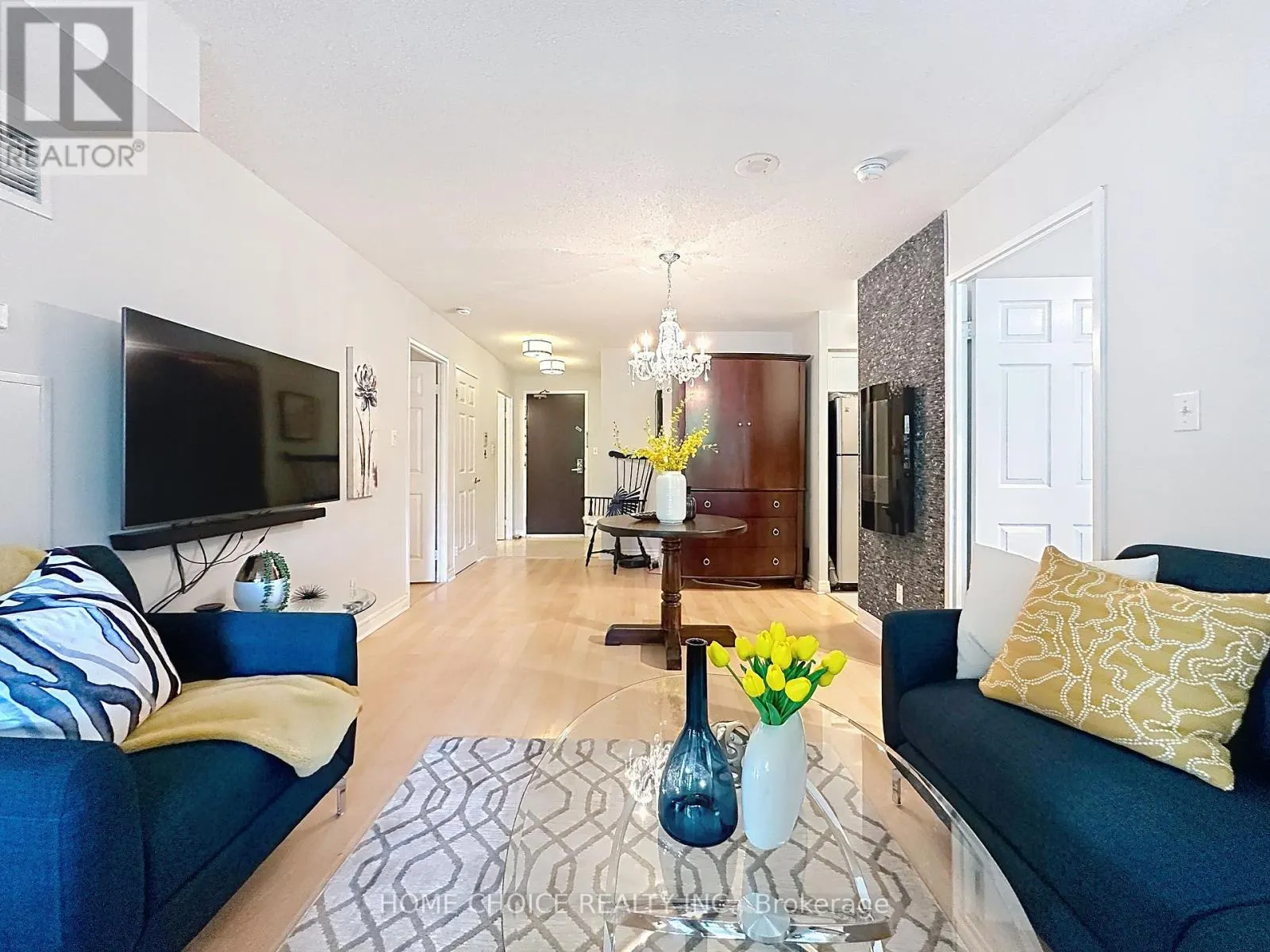 215 - 28 EMPRESS AVENUE