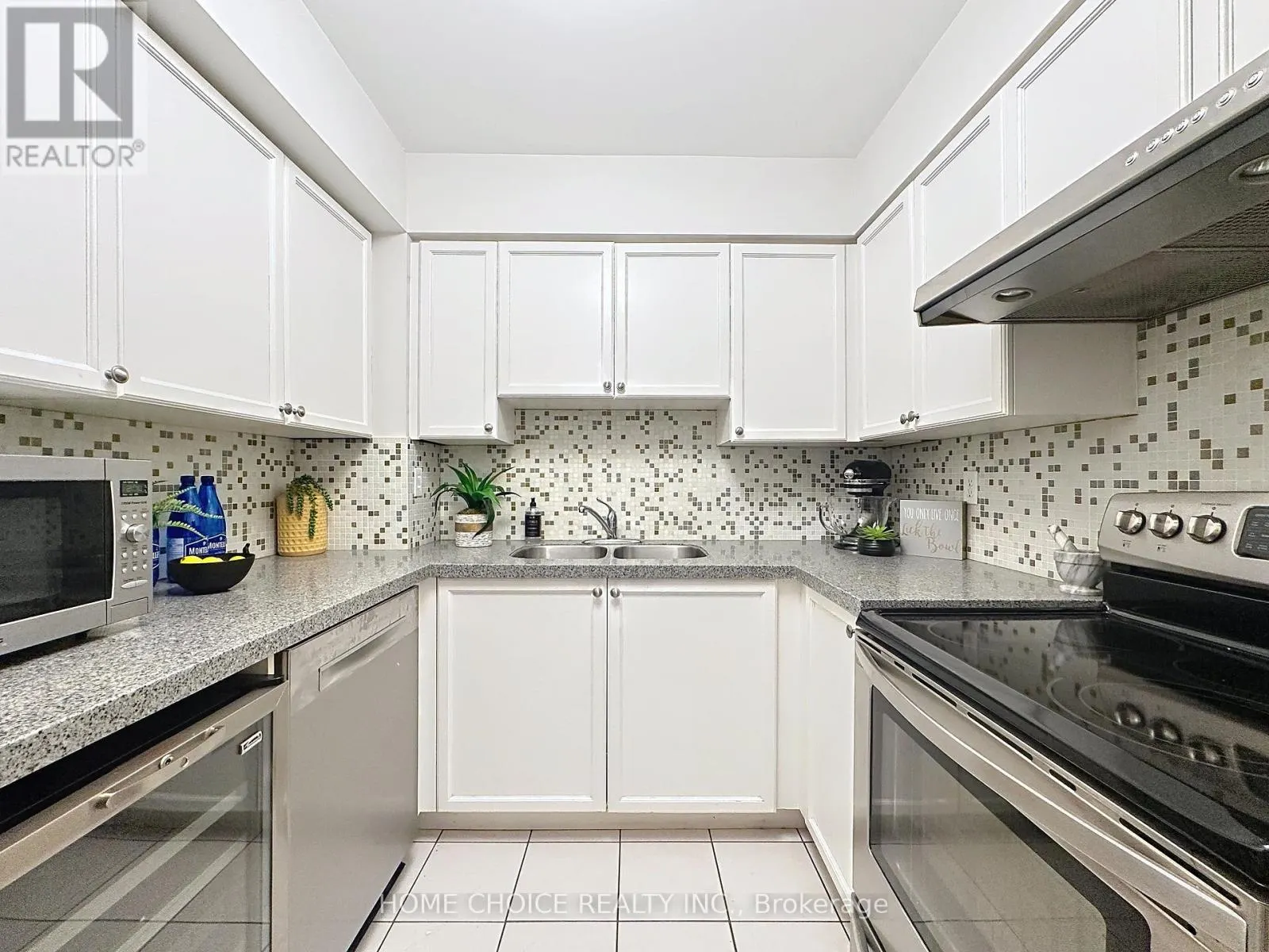 215 - 28 EMPRESS AVENUE