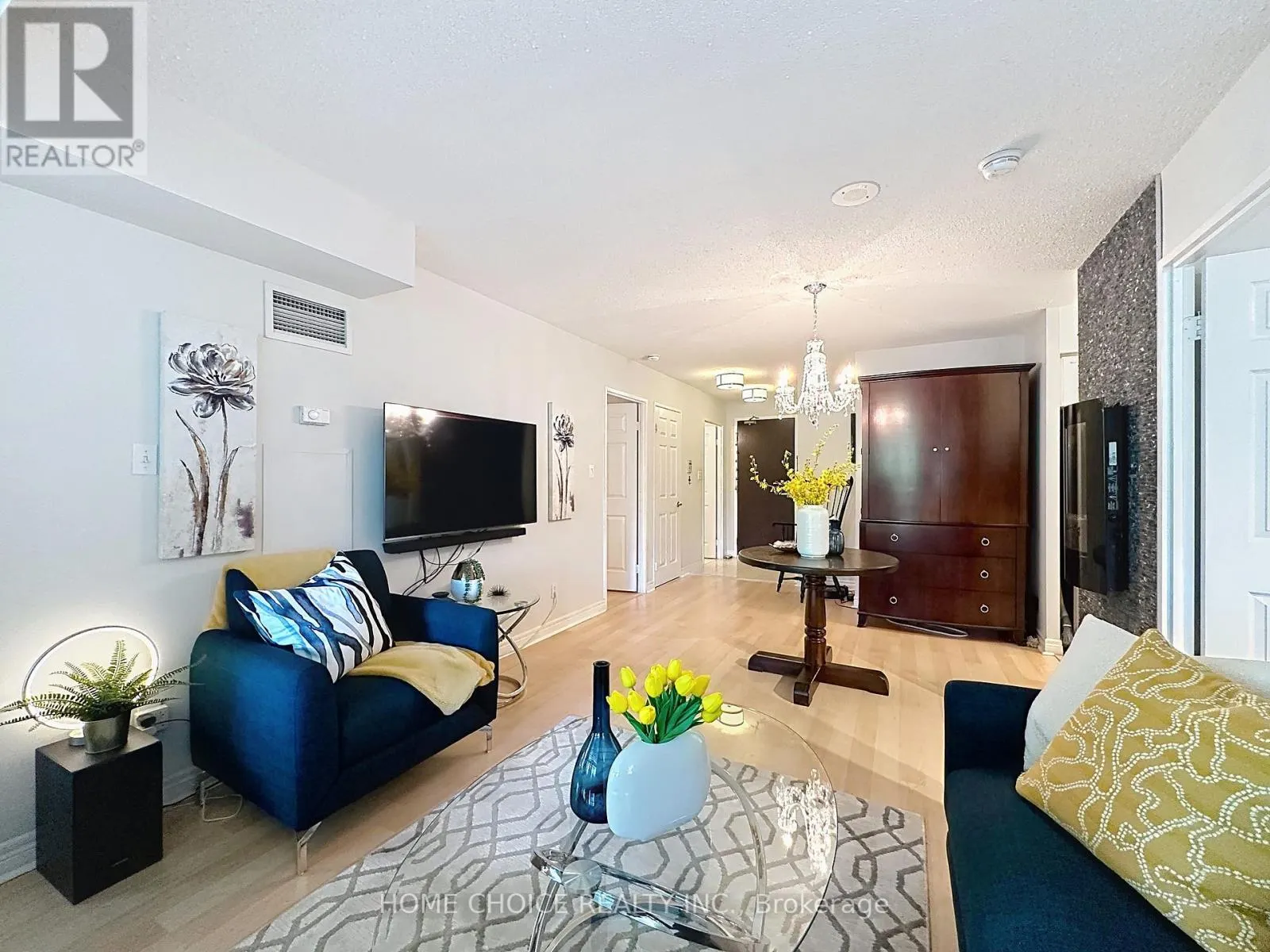 215 - 28 EMPRESS AVENUE
