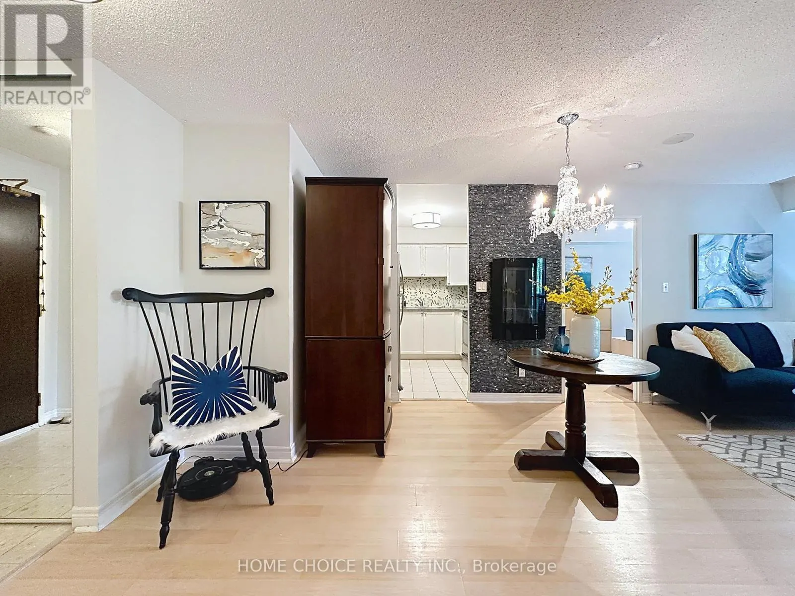 215 - 28 EMPRESS AVENUE