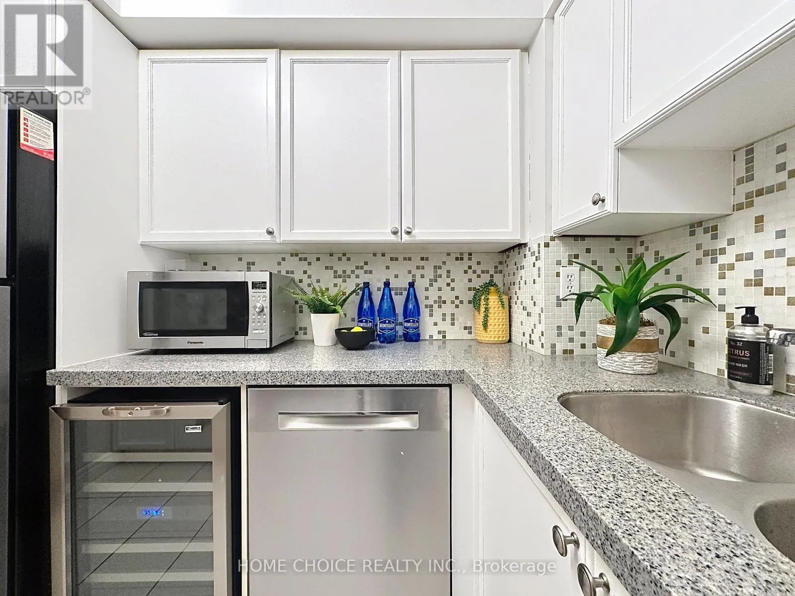 215 - 28 EMPRESS AVENUE