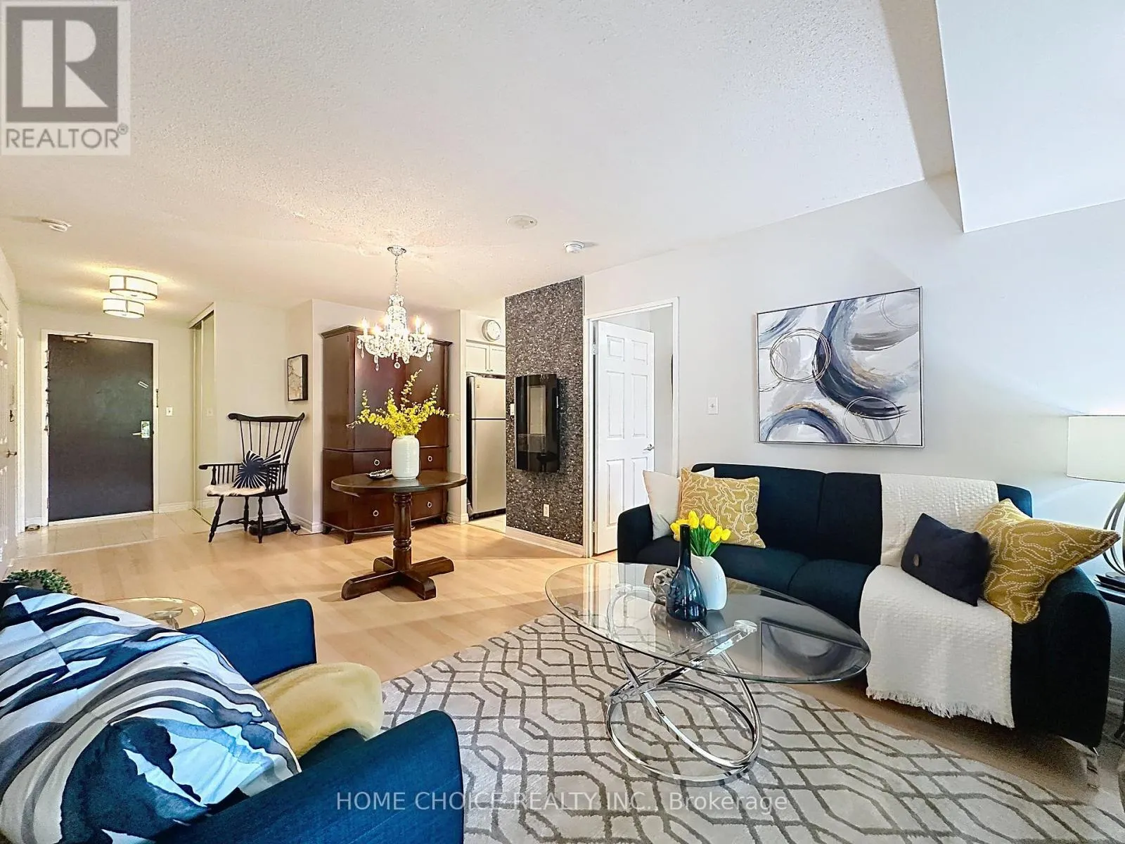 215 - 28 EMPRESS AVENUE