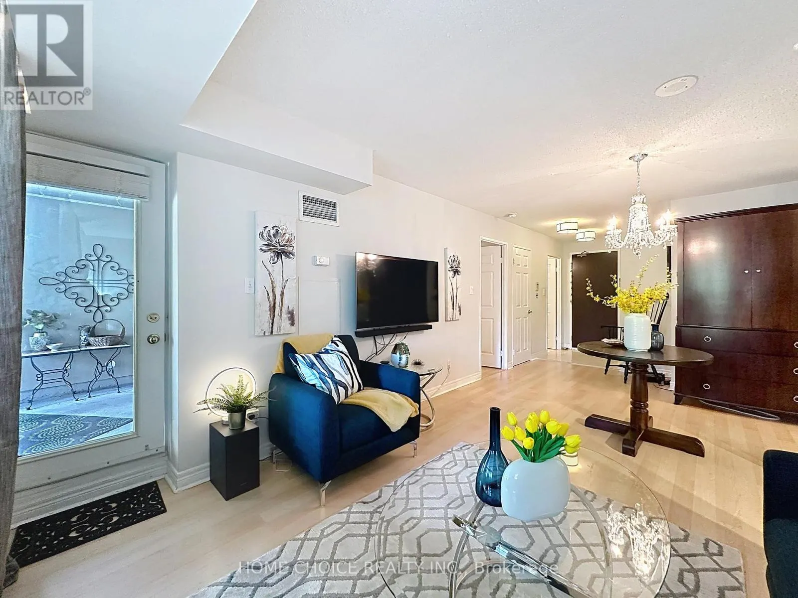 215 - 28 EMPRESS AVENUE