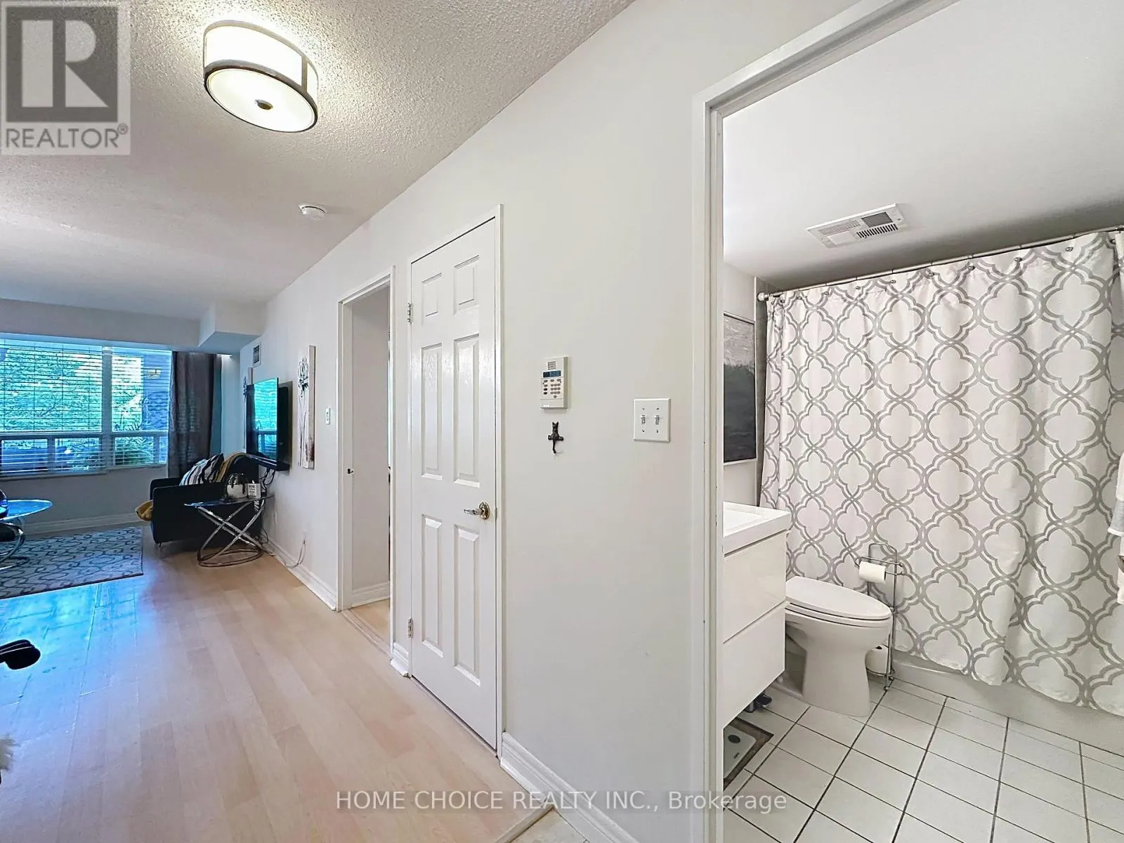 215 - 28 EMPRESS AVENUE