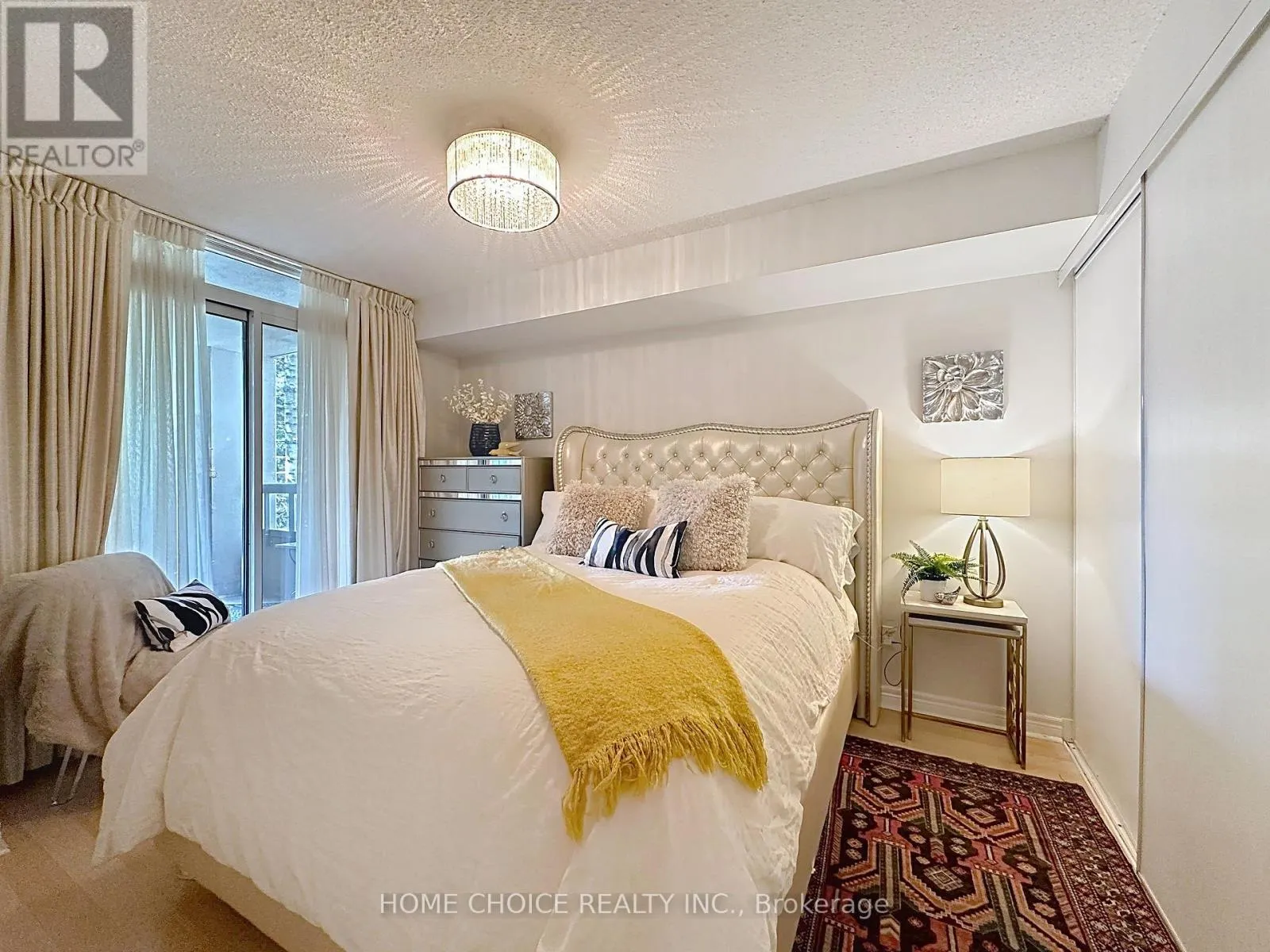 215 - 28 EMPRESS AVENUE