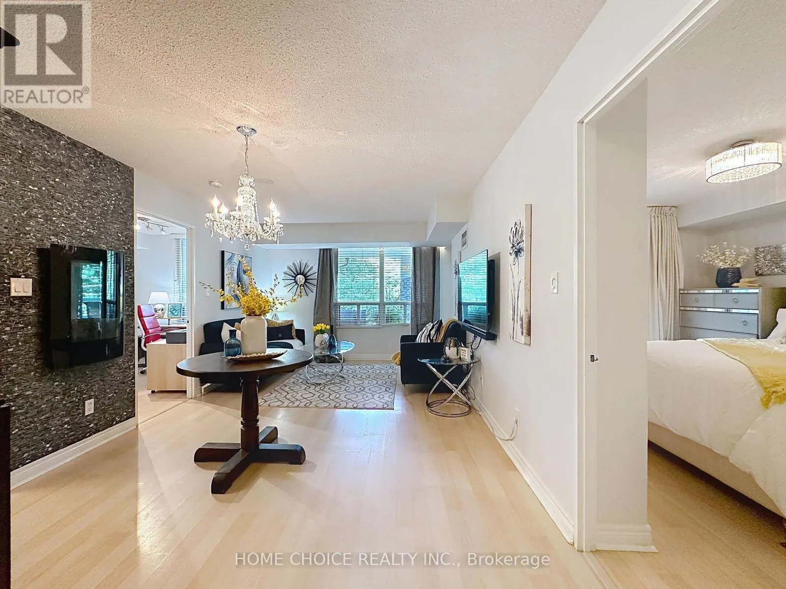 215 - 28 EMPRESS AVENUE
