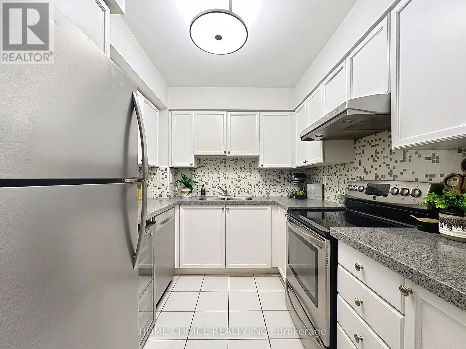215 - 28 EMPRESS AVENUE