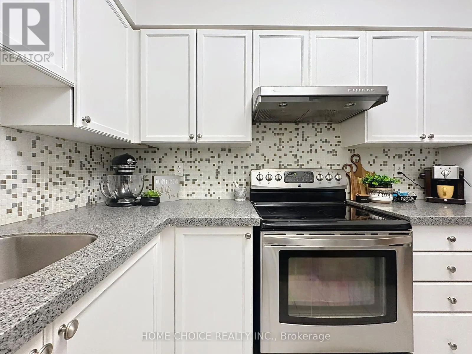 215 - 28 EMPRESS AVENUE