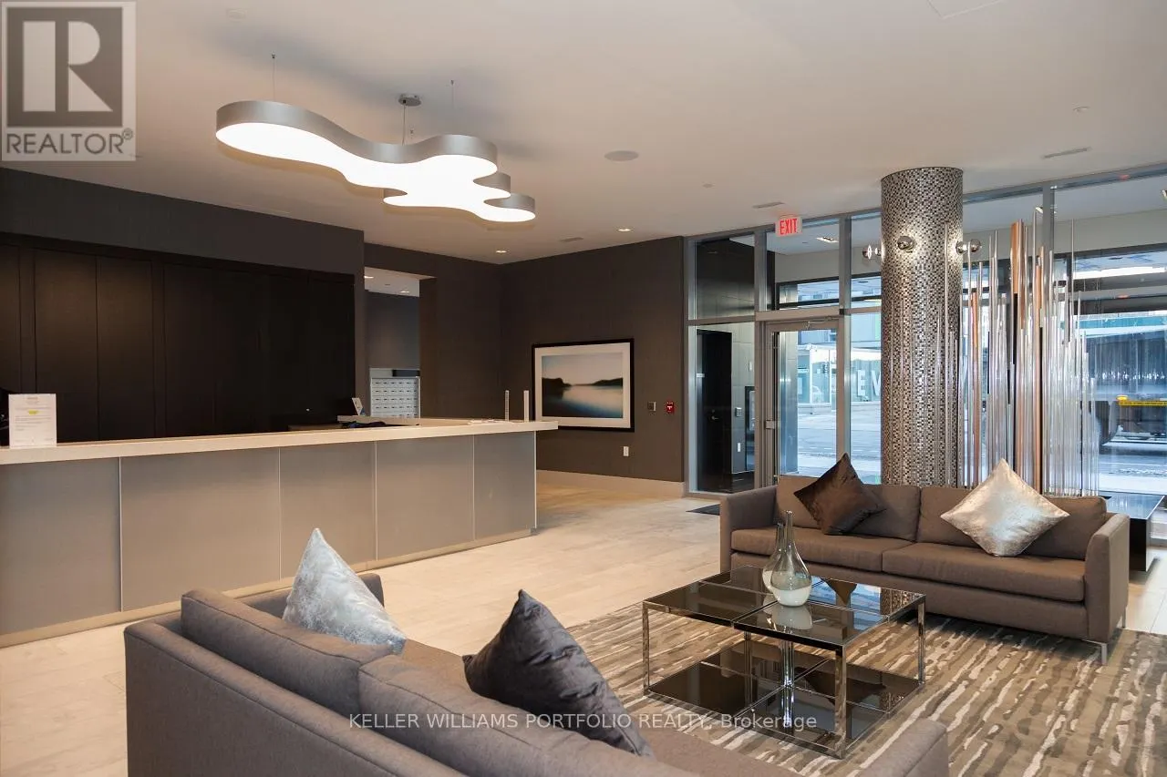 1027 - 525 ADELAIDE STREET W