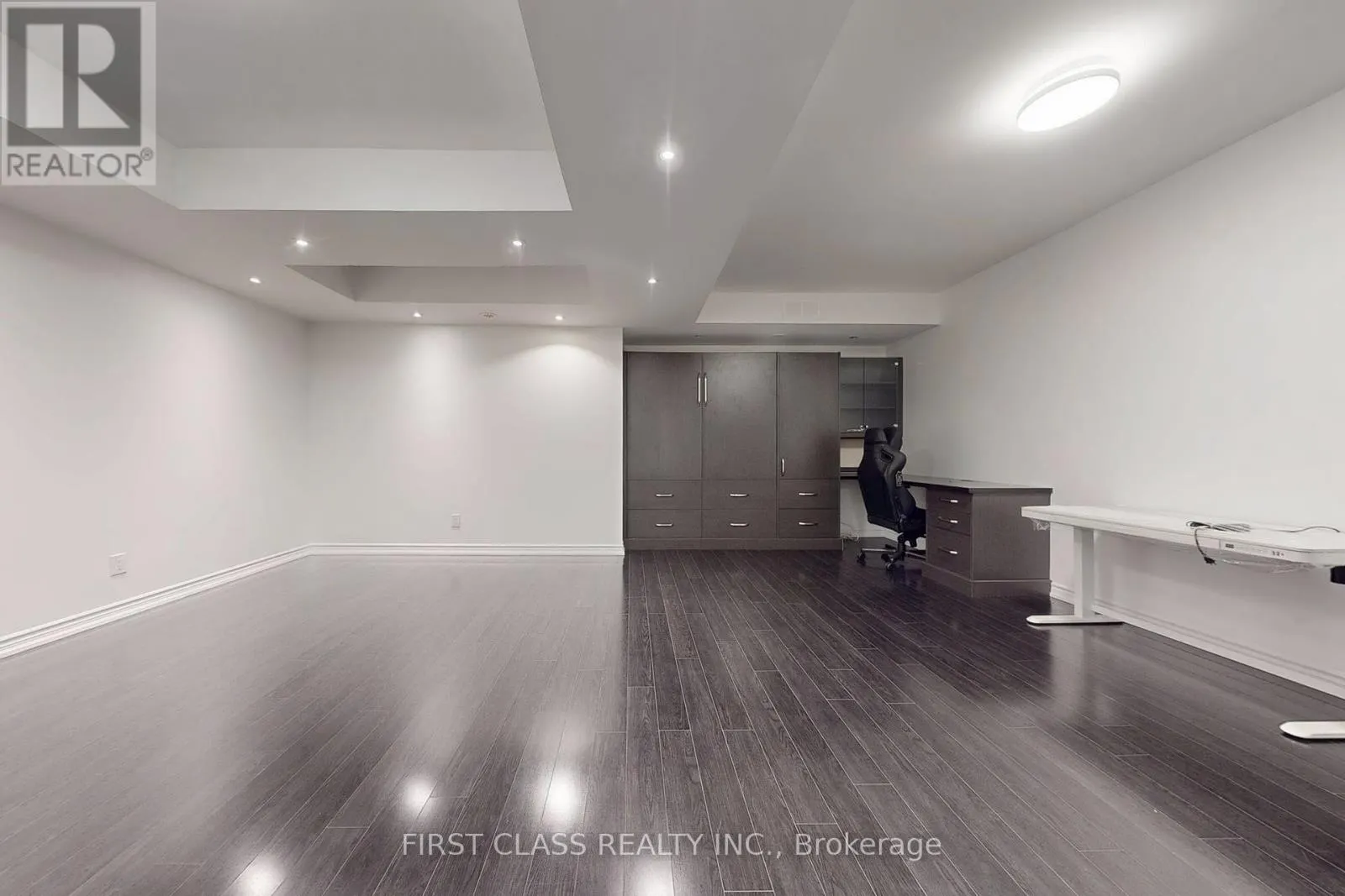 TH 28 - 9 OAKBURN CRESCENT