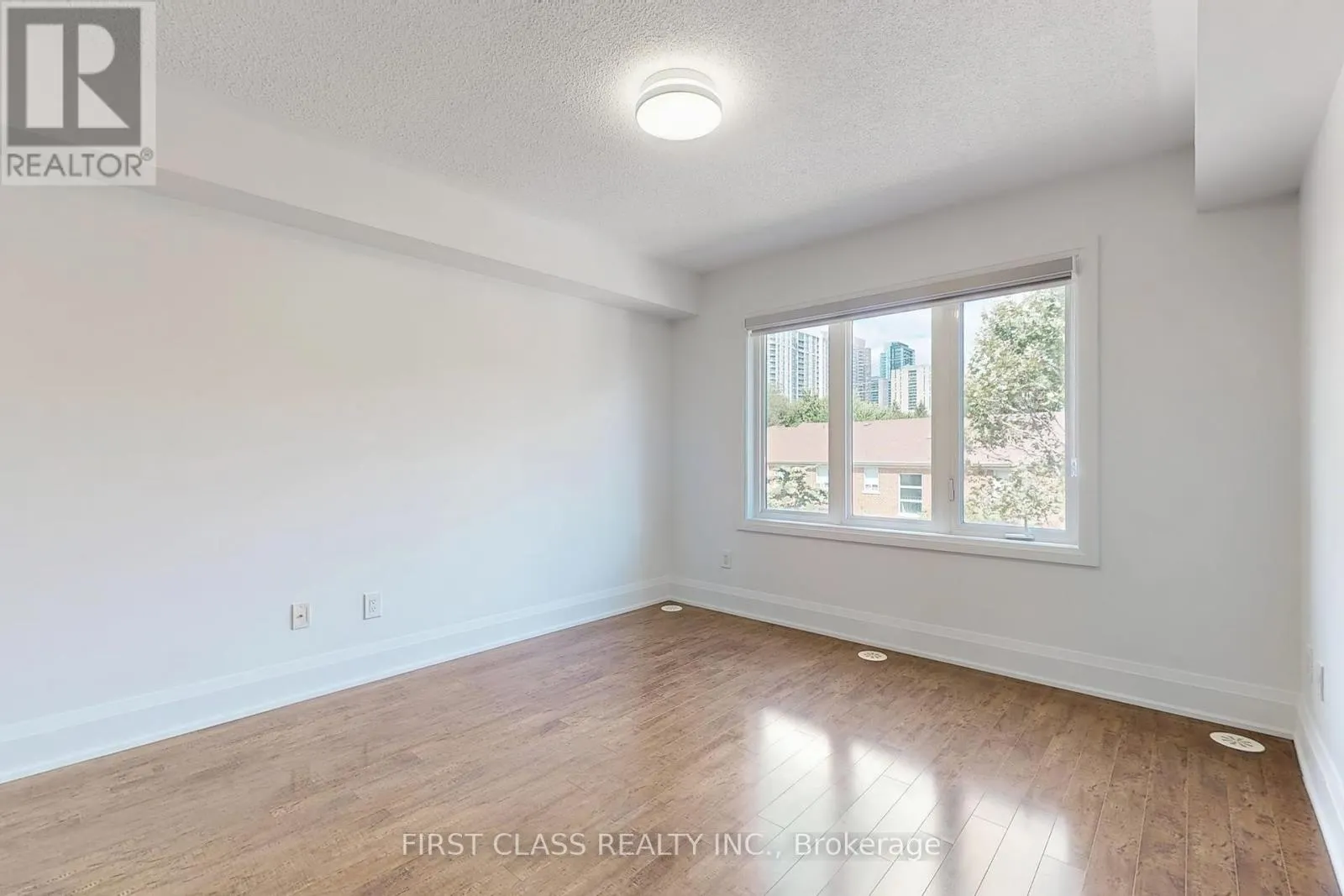 TH 28 - 9 OAKBURN CRESCENT