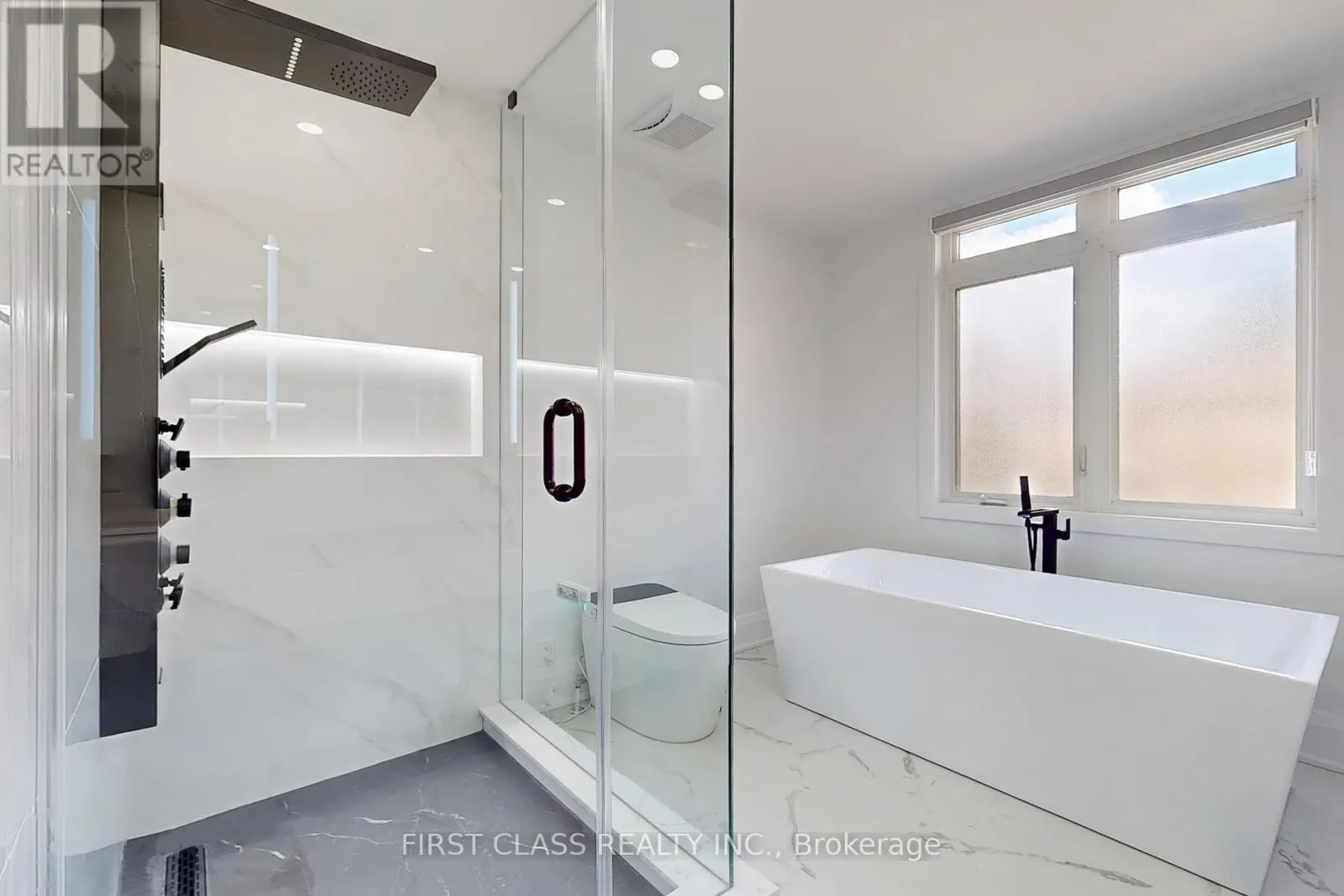 TH 28 - 9 OAKBURN CRESCENT