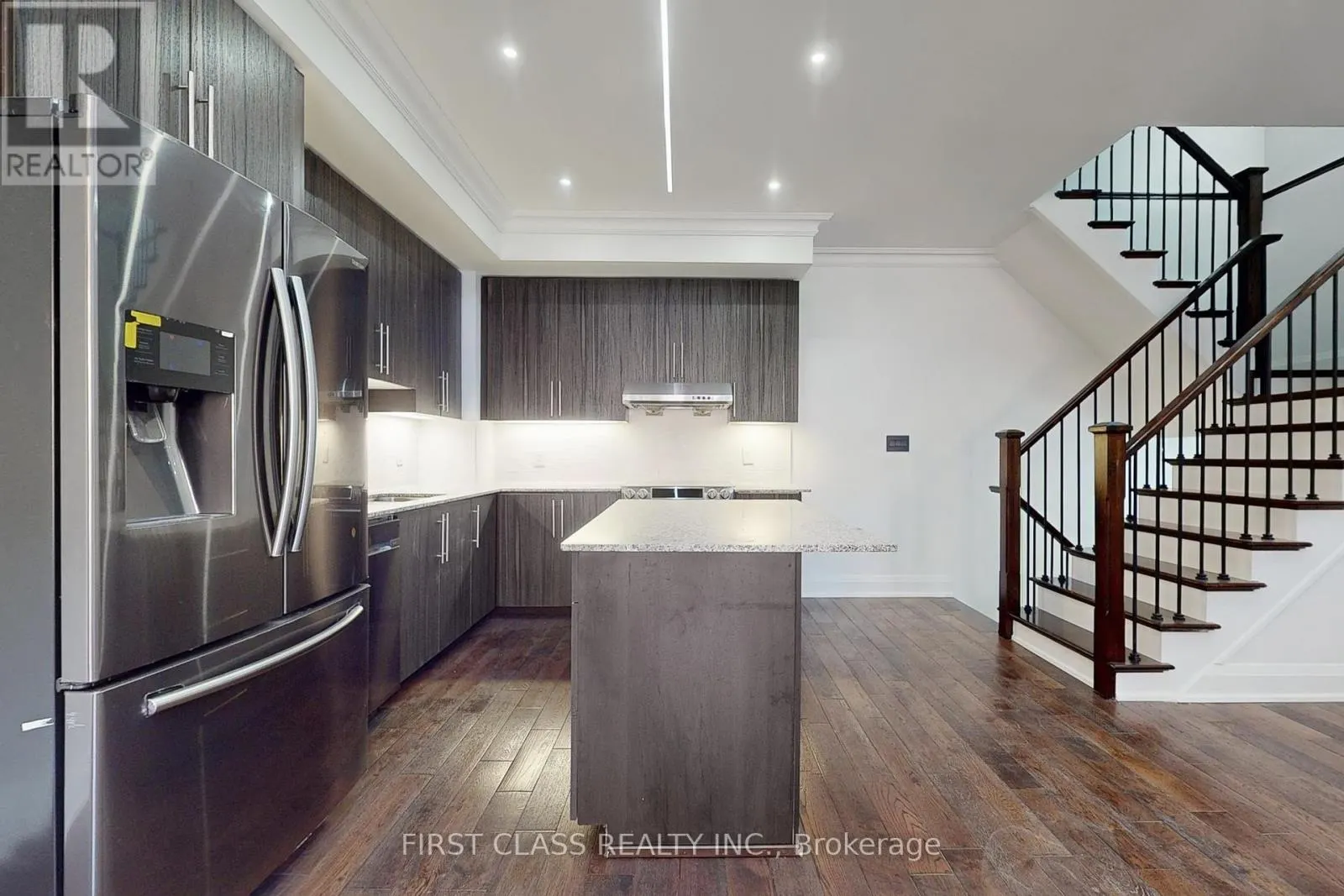 TH 28 - 9 OAKBURN CRESCENT