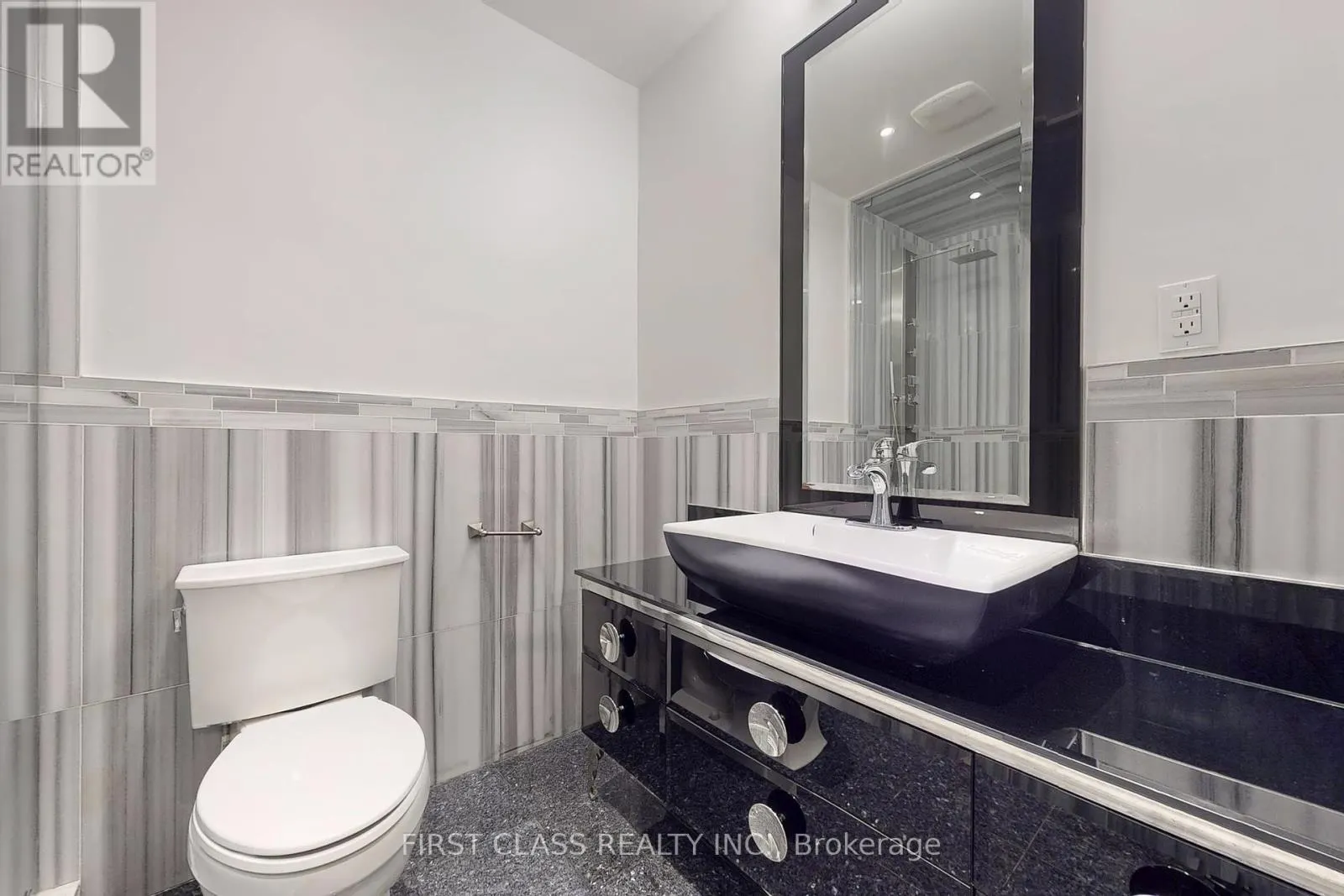 TH 28 - 9 OAKBURN CRESCENT