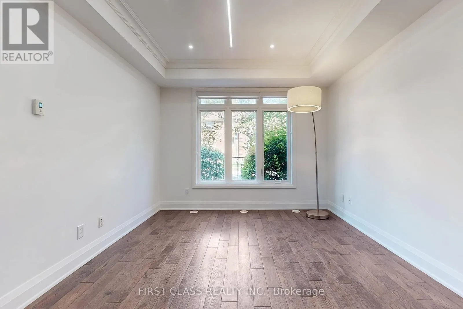 TH 28 - 9 OAKBURN CRESCENT