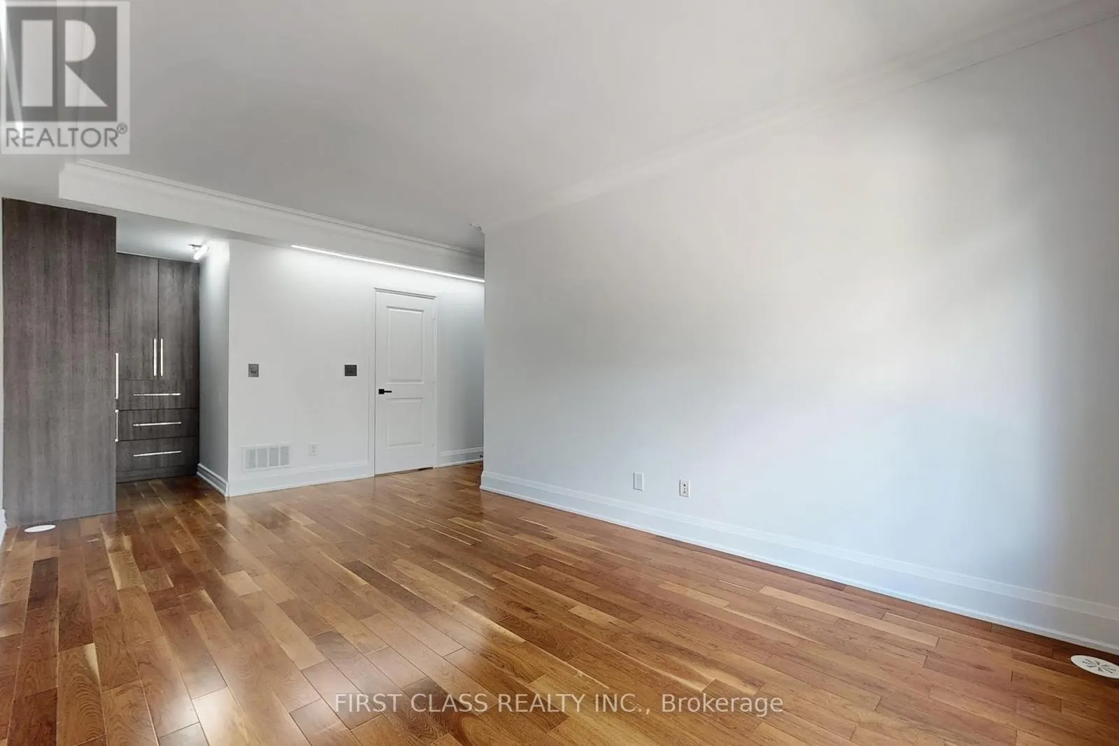 TH 28 - 9 OAKBURN CRESCENT