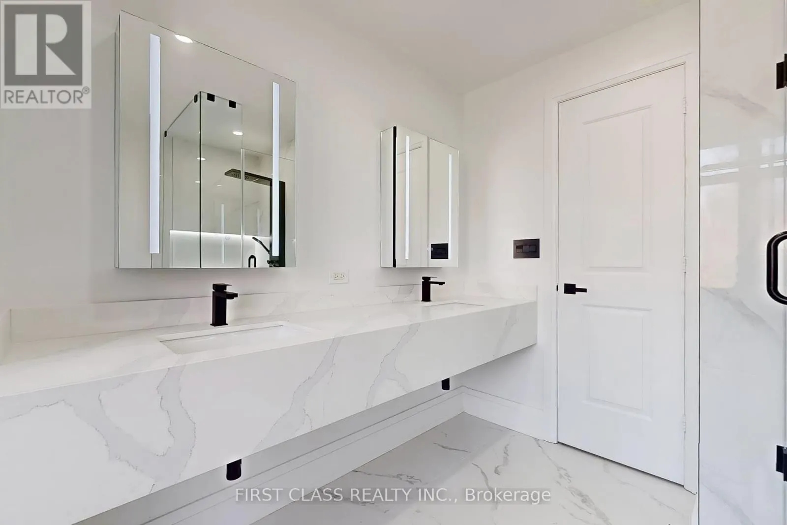 TH 28 - 9 OAKBURN CRESCENT